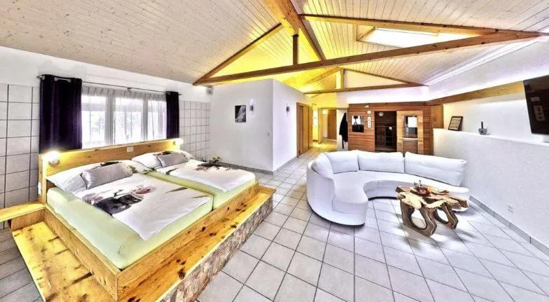 Living room, Bed in Hotel Hof und Post