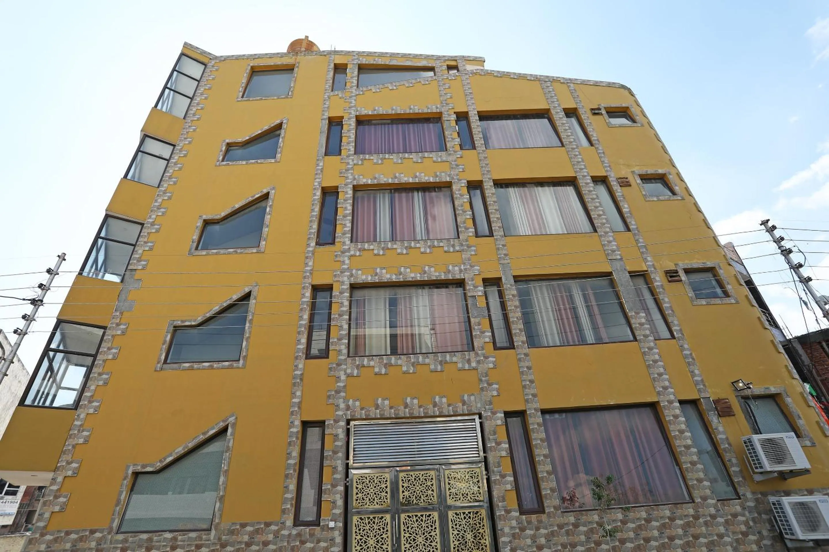 Facade/entrance in Hotel O Grand Empire Expressway