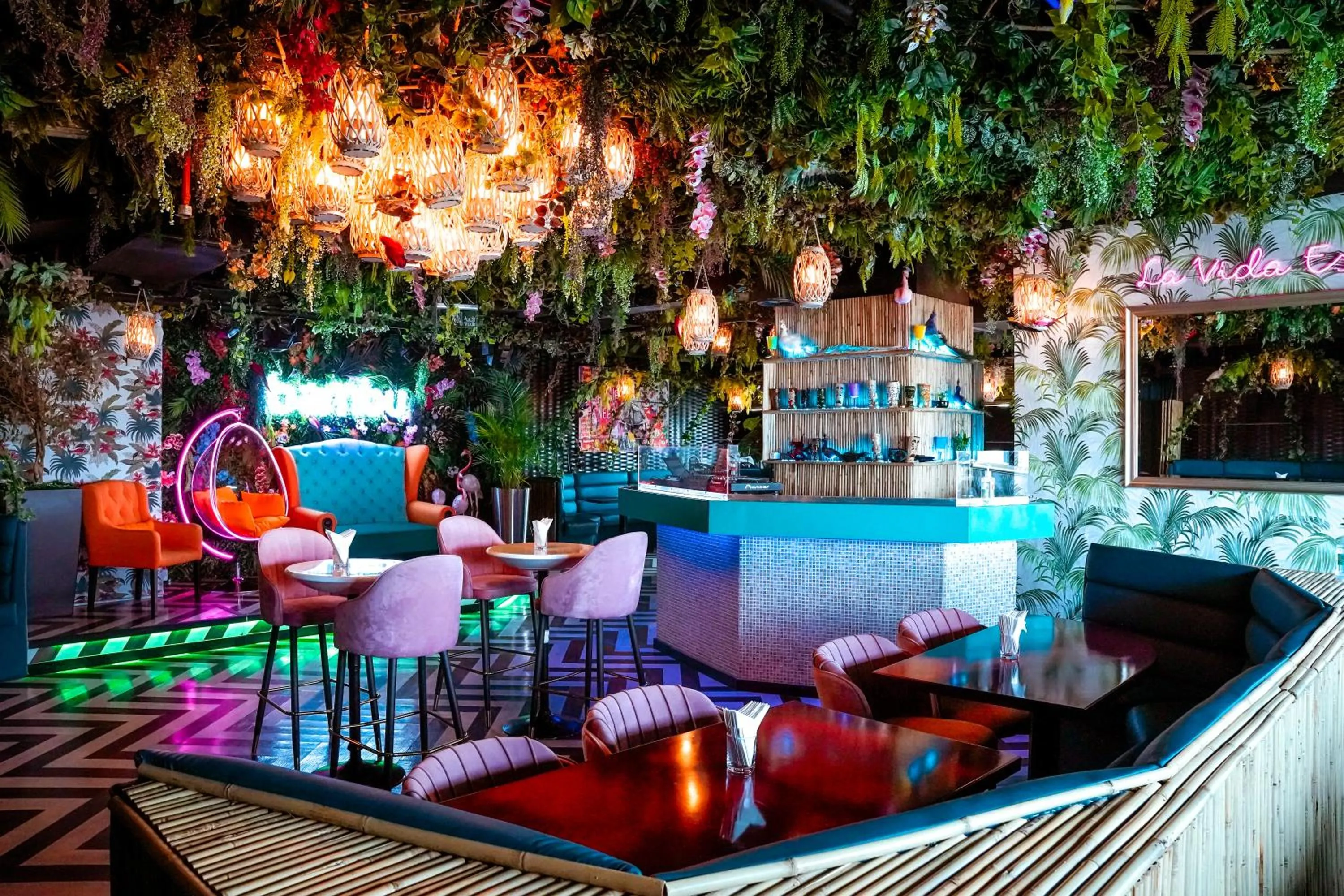 Restaurant/places to eat in Cristal Hotel Abu Dhabi