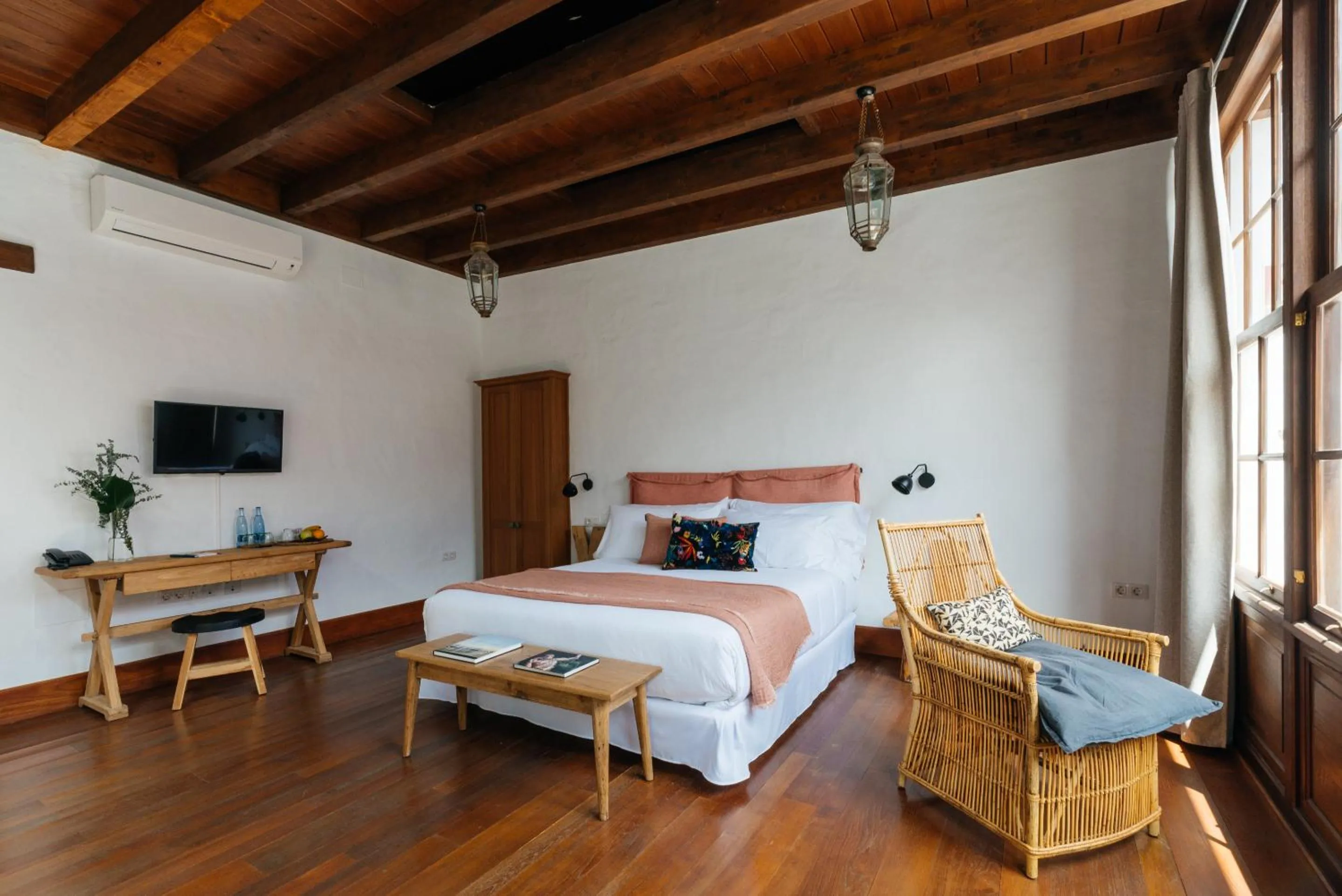 Photo of the whole room, Bed in Hotel Boutique Palacio Ico - Only Adults