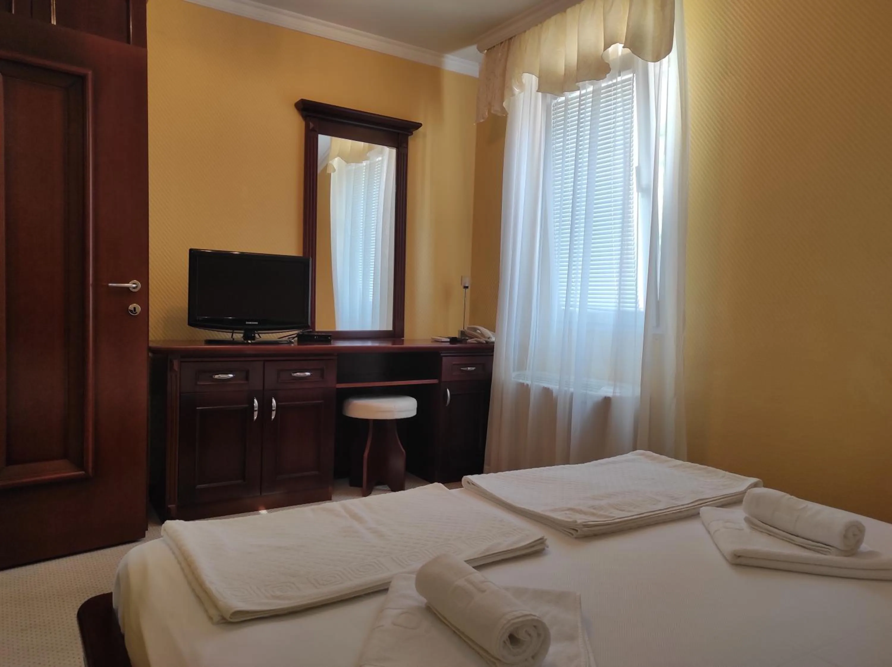 TV and multimedia, Bed in Hotel Mimoza