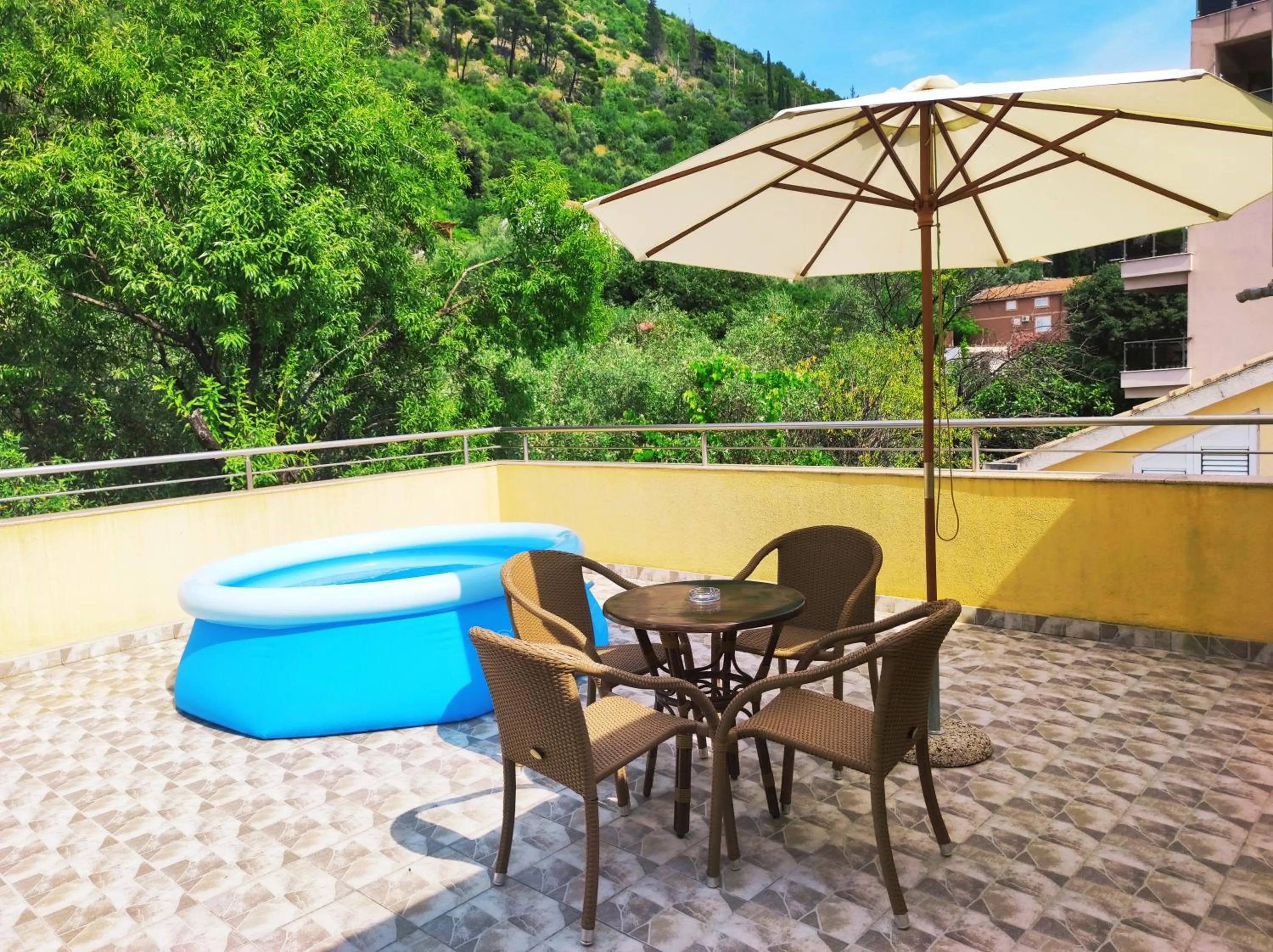Pool view in Hotel Mimoza