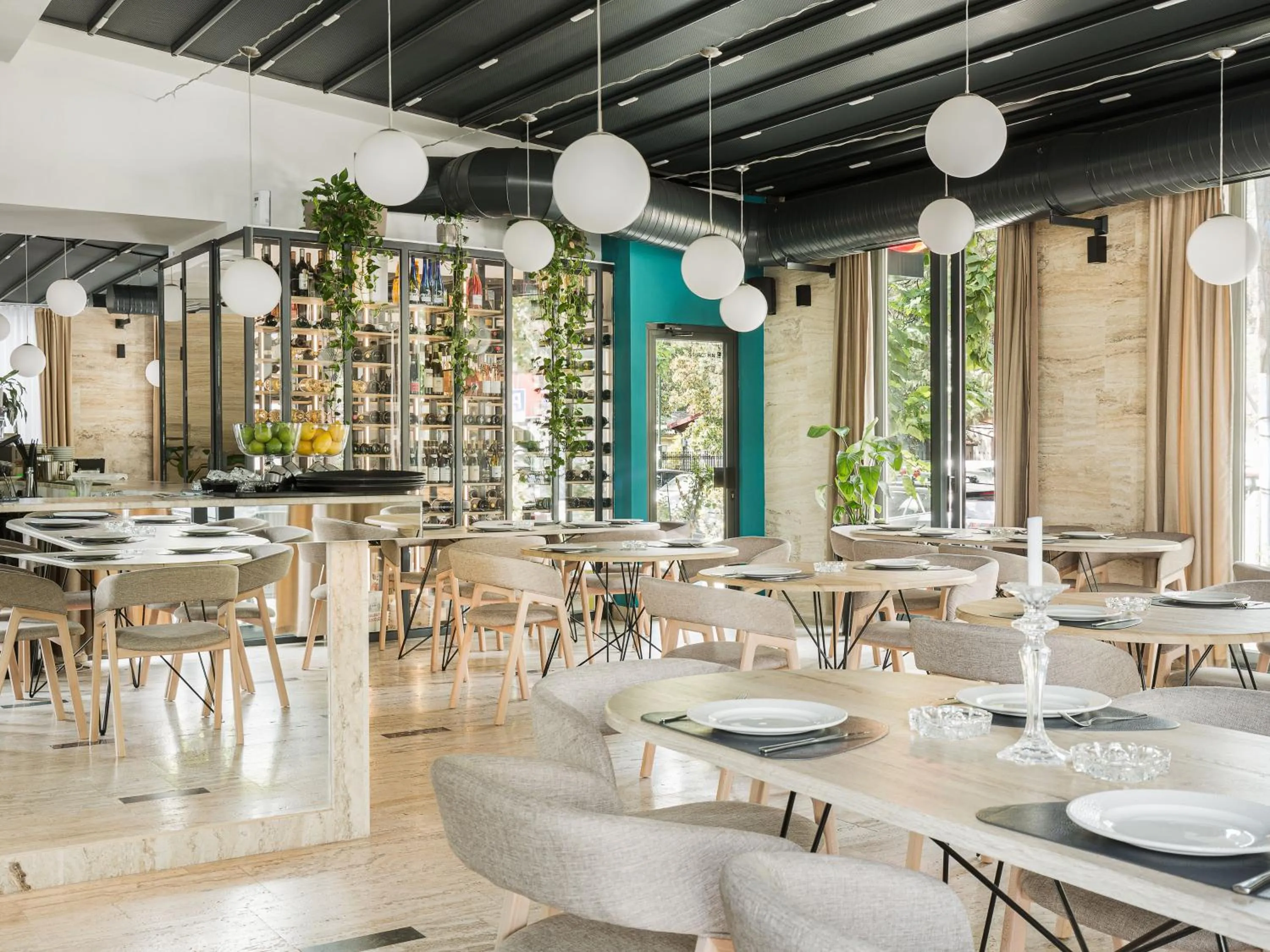 Restaurant/places to eat in City Park Hotel