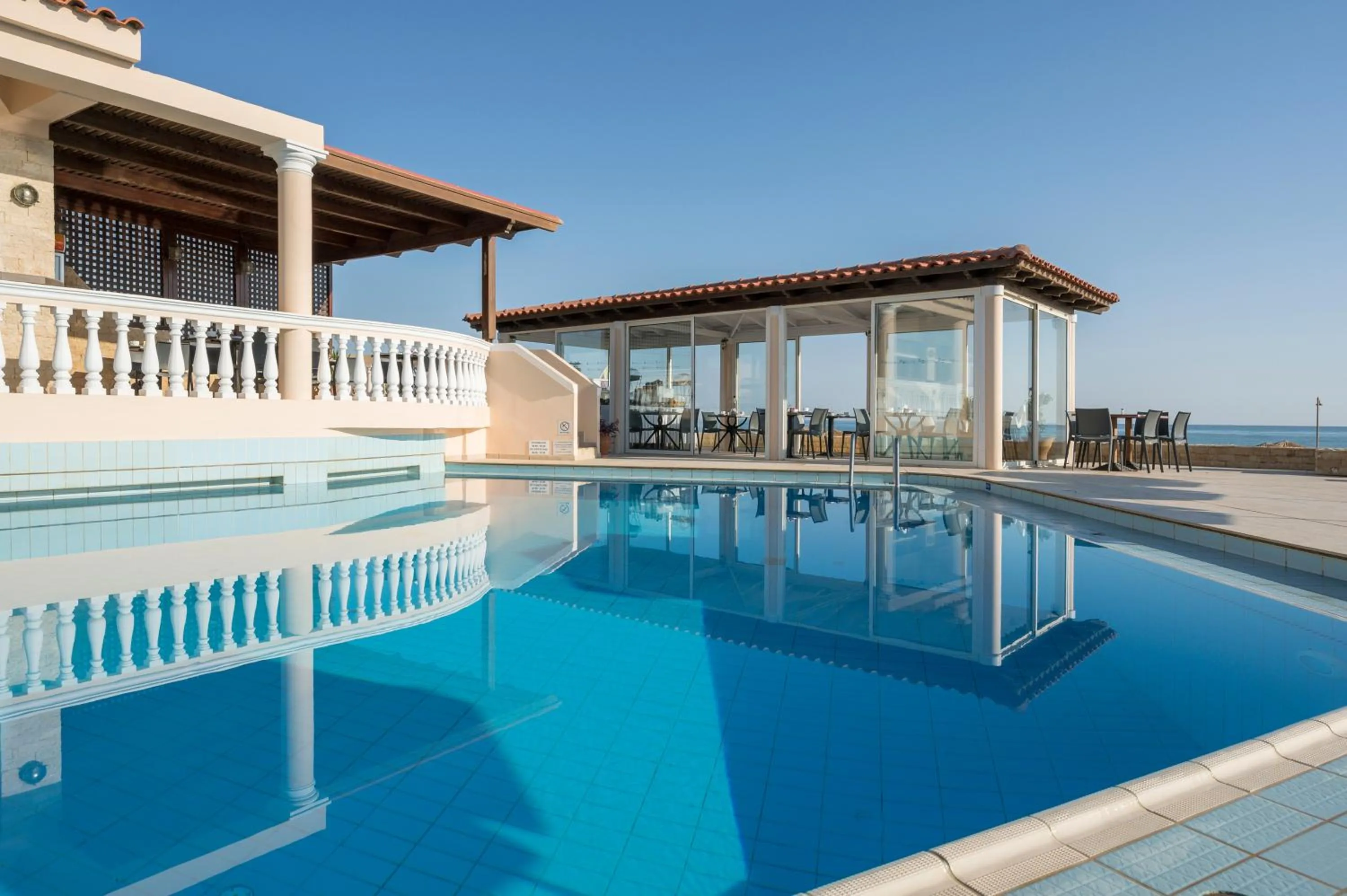 Swimming pool in Hotel Caretta Beach
