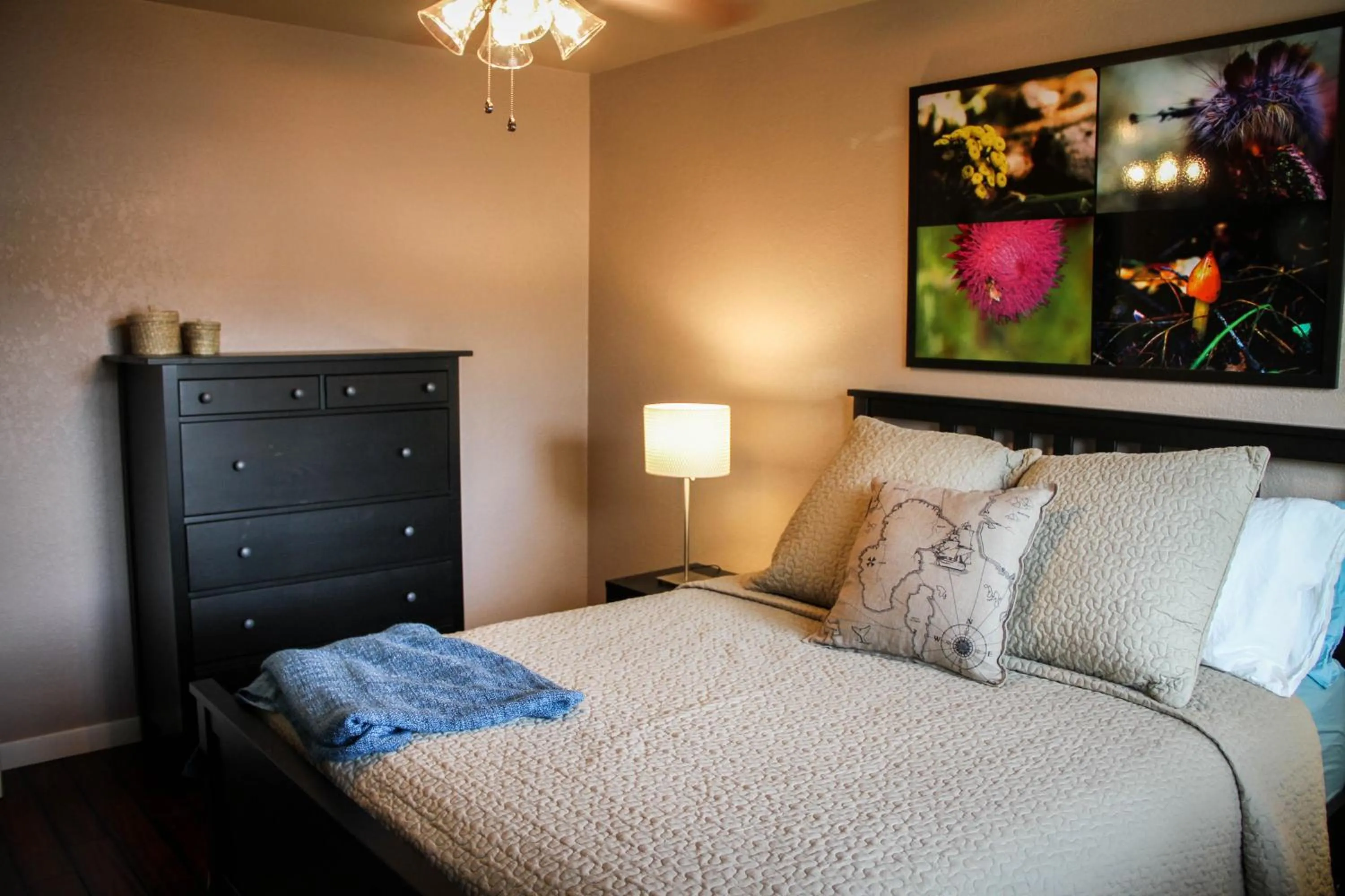 Bed in The 8th Street Retreat