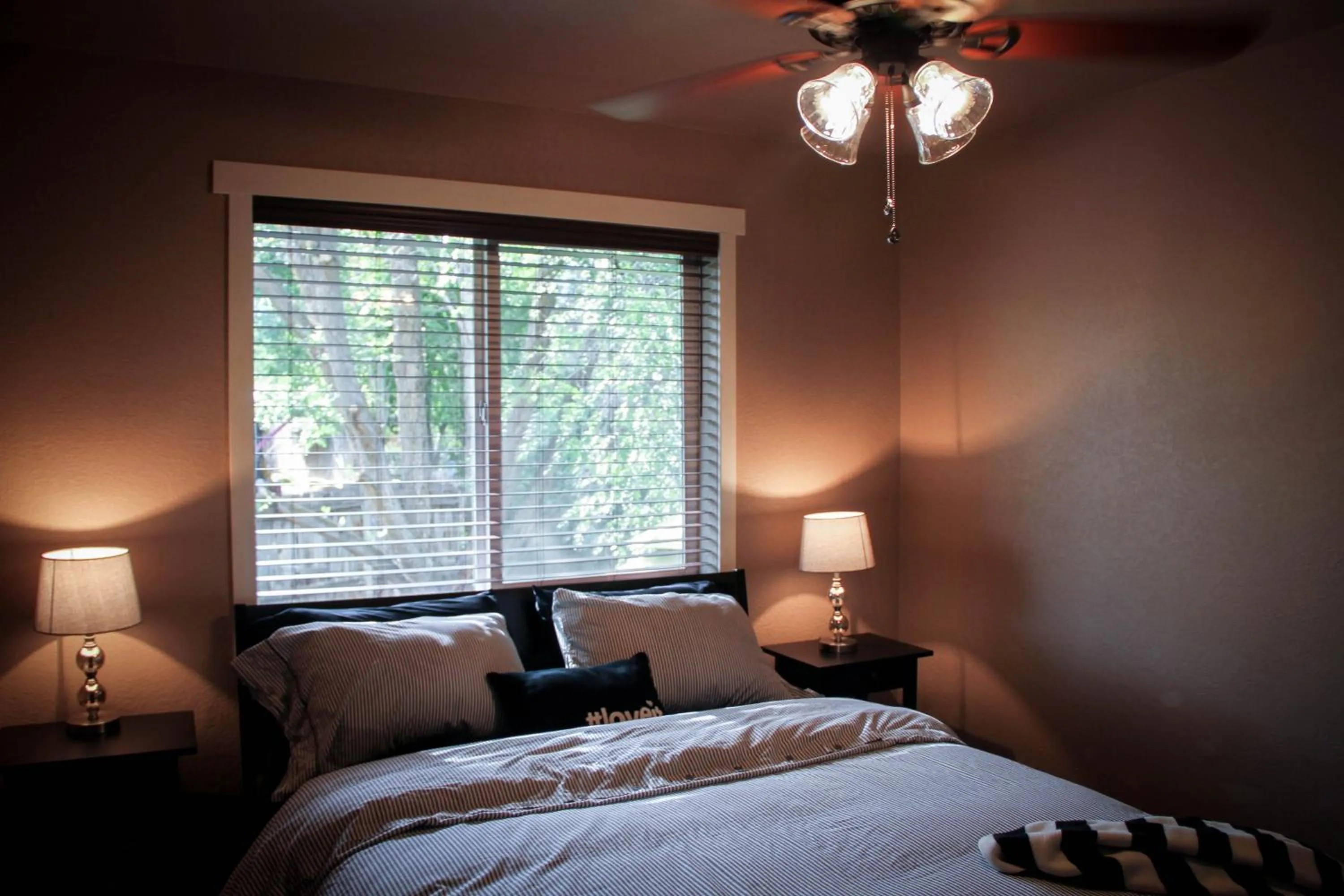 Bed in The 8th Street Retreat