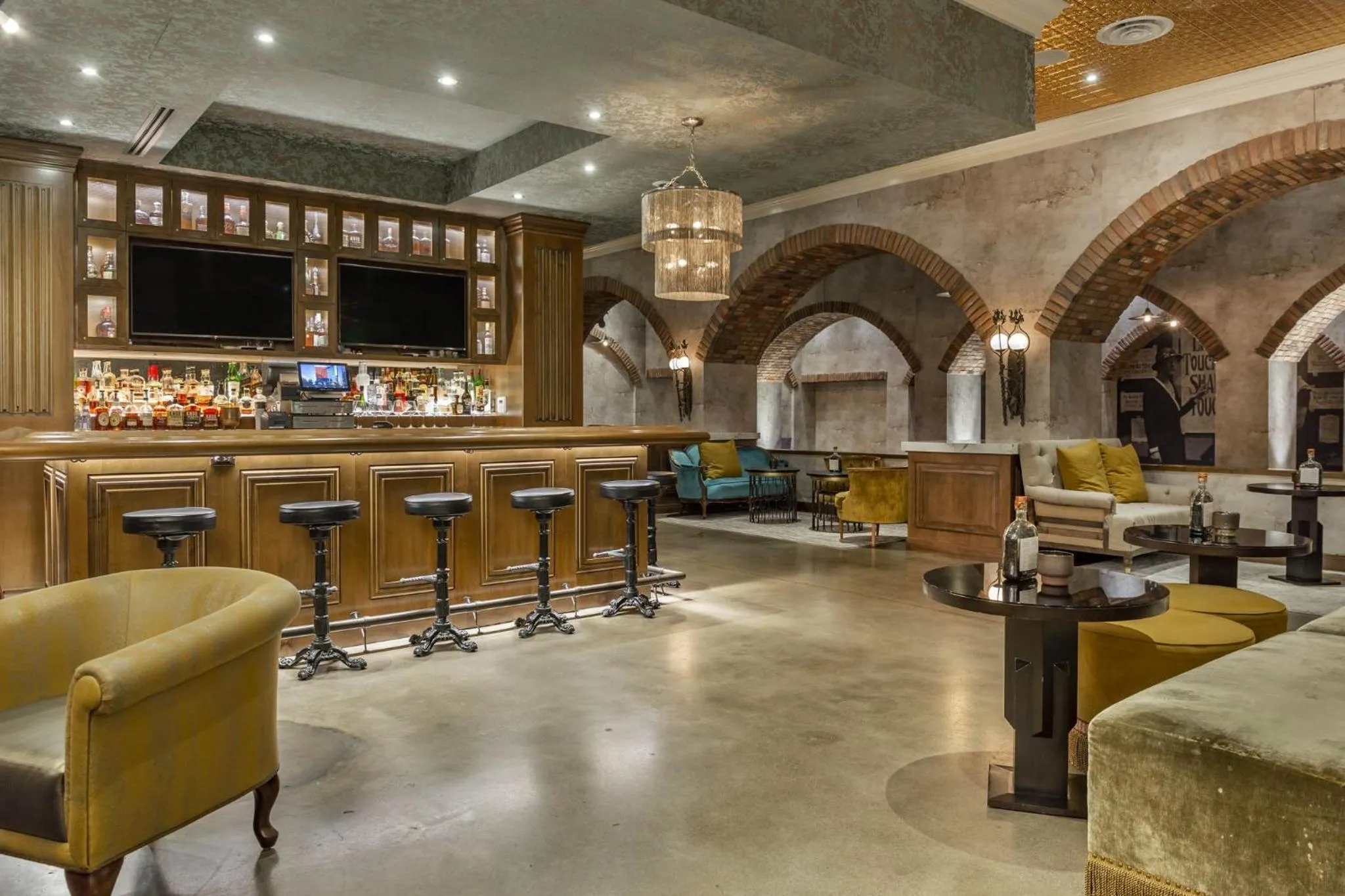 Lounge or bar in Omni Louisville Hotel