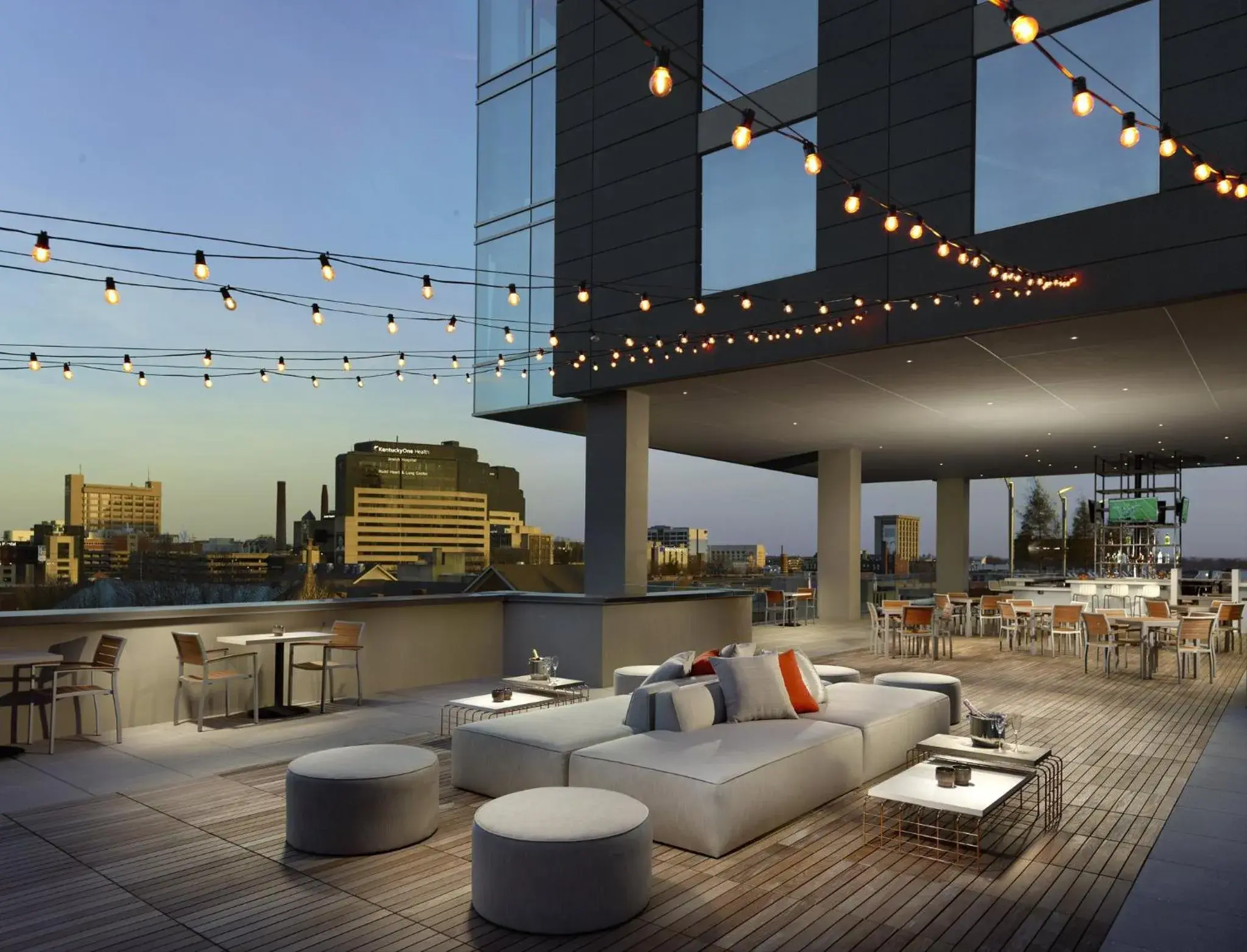 Swimming pool in Omni Louisville Hotel Swimming pool in Omni Louisville Hotel