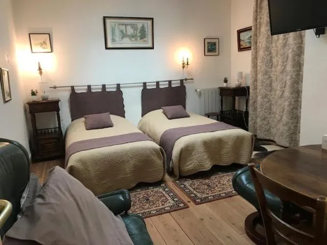 Bed in Alain et Nicole