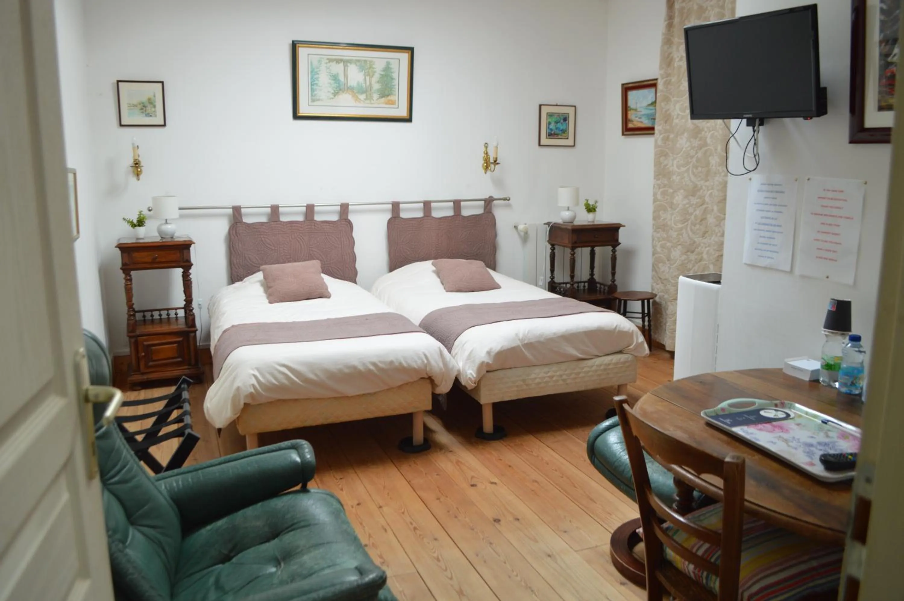 Bed in Alain et Nicole