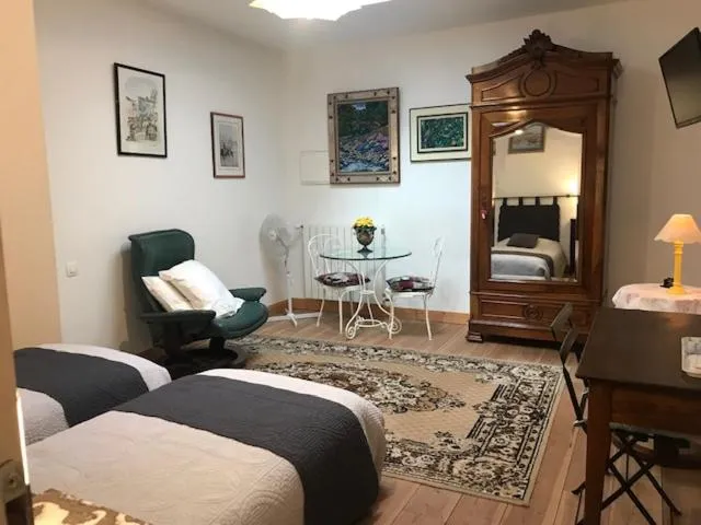 Bed in Alain et Nicole