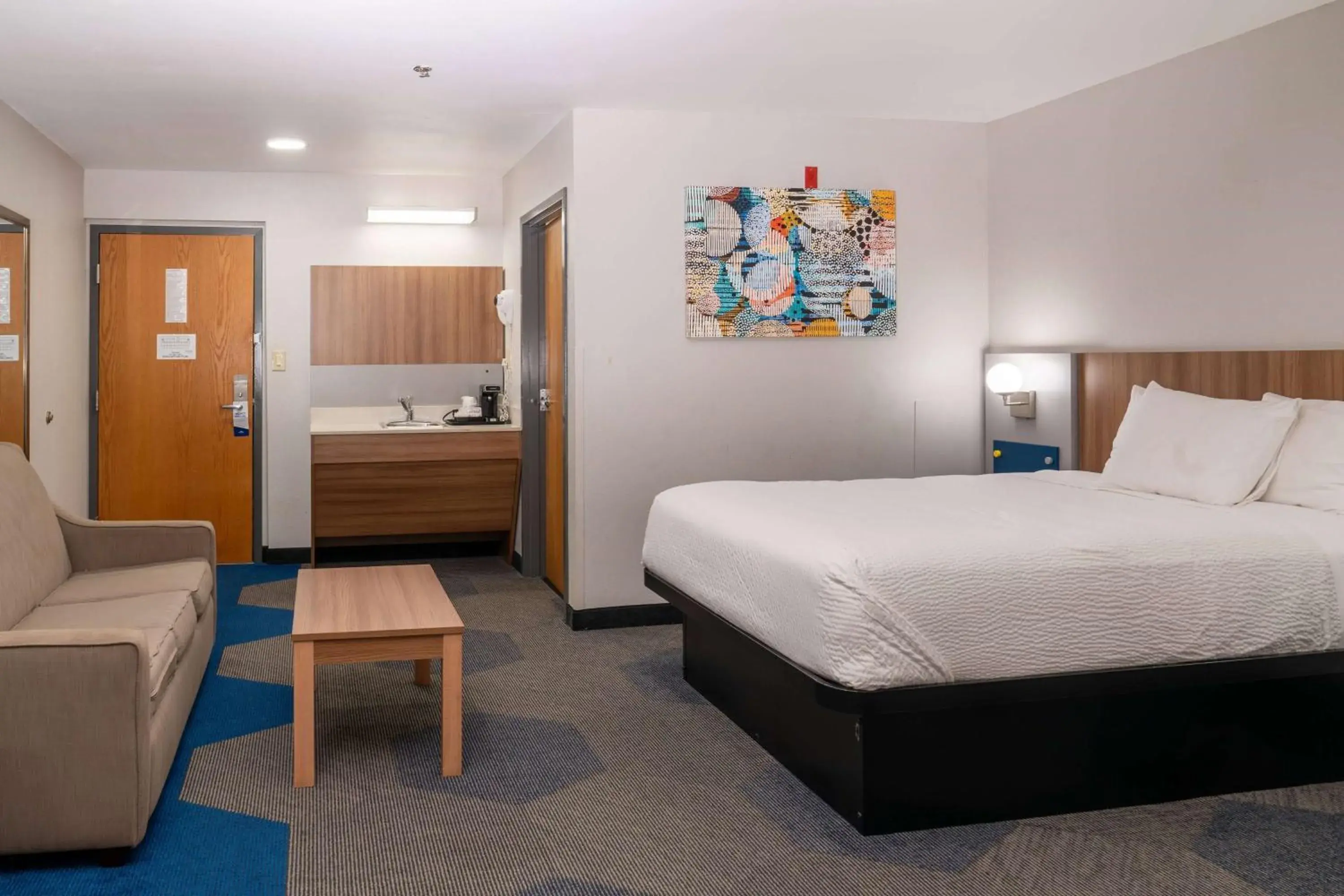 Bed in Microtel Inn & Suites by Wyndham Pigeon Forge Bed in Microtel Inn & Suites by Wyndham Pigeon Forge