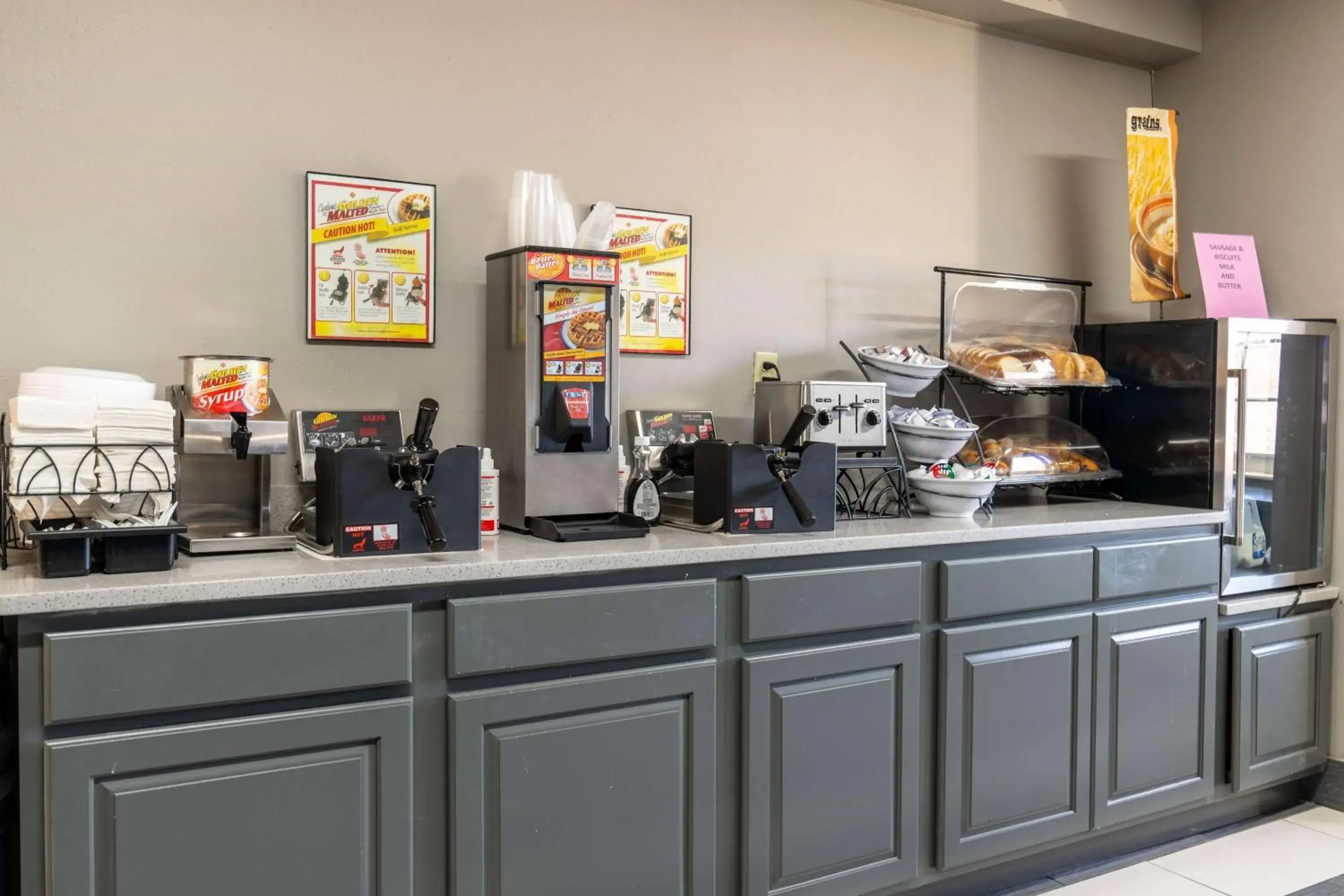 Breakfast in Microtel Inn & Suites by Wyndham Pigeon Forge Breakfast in Microtel Inn & Suites by Wyndham Pigeon Forge