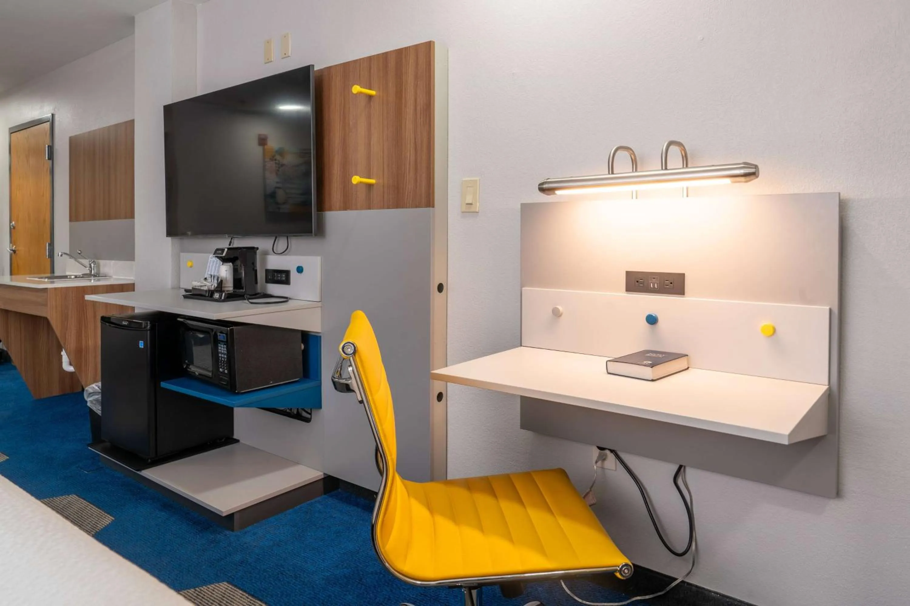 Bed in Microtel Inn & Suites by Wyndham Pigeon Forge