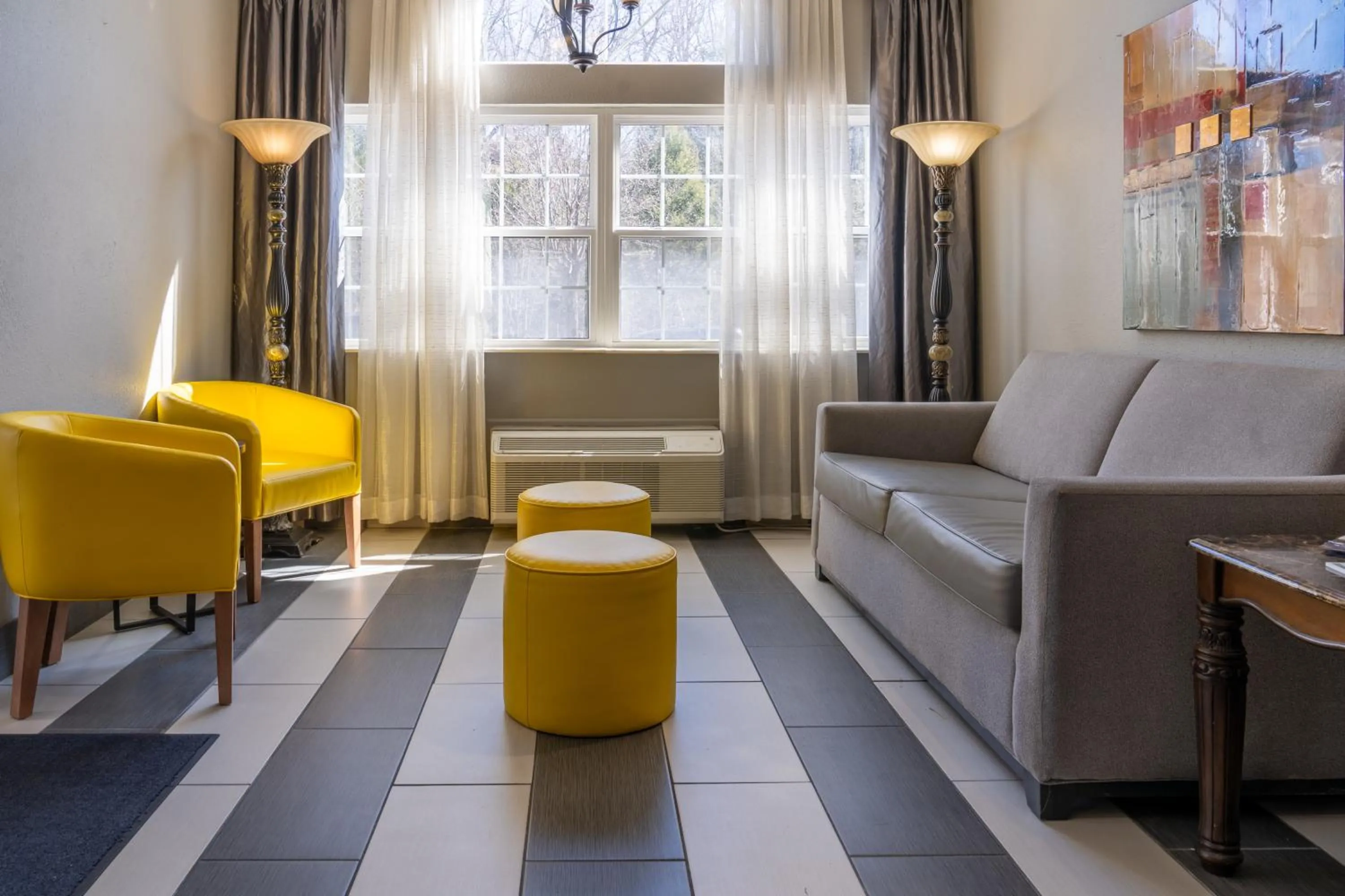 Seating area in Microtel Inn & Suites by Wyndham Pigeon Forge