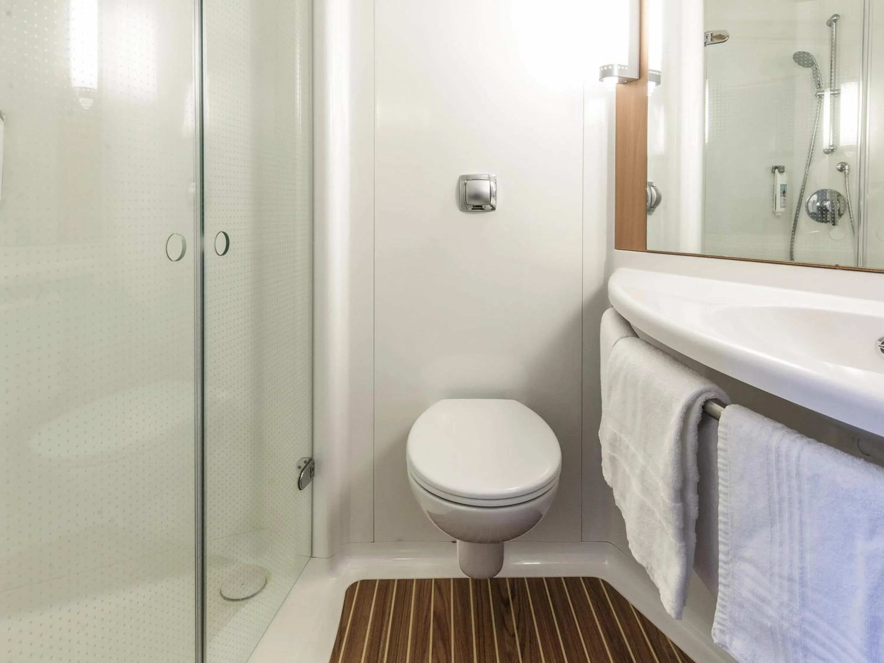 Bedroom in ibis Issoire