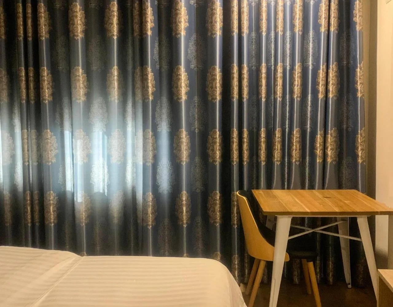 Bedroom, Bed in Park Hotel Tirana