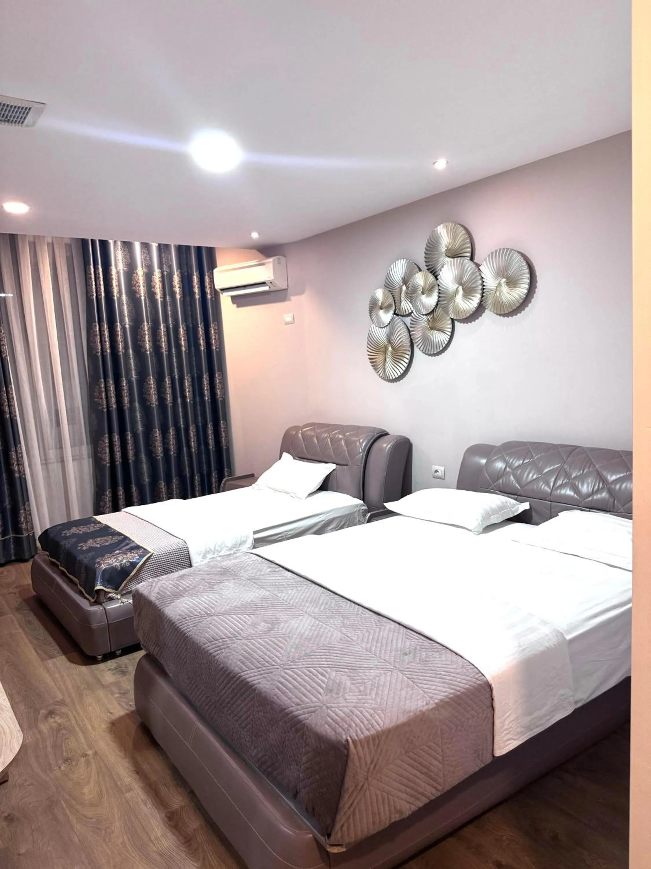 Bedroom, Bed in Park Hotel Tirana