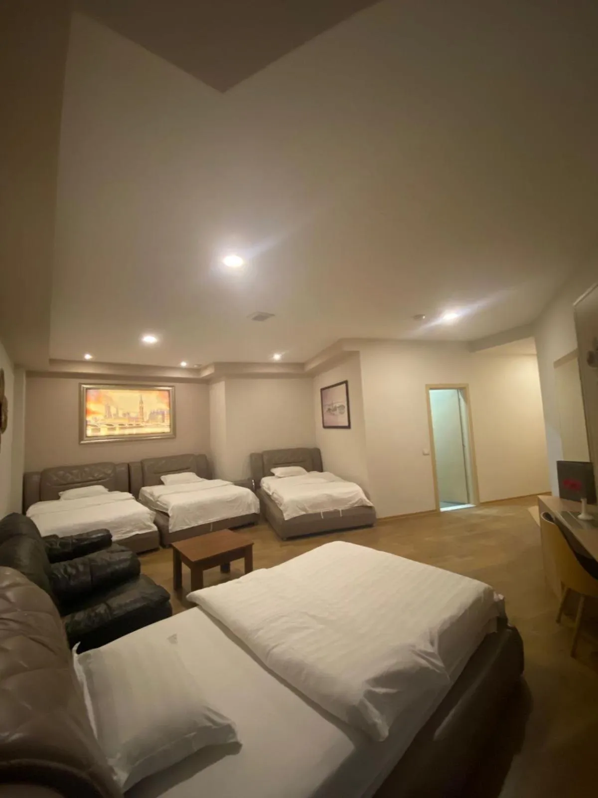 Bed in Park Hotel Tirana