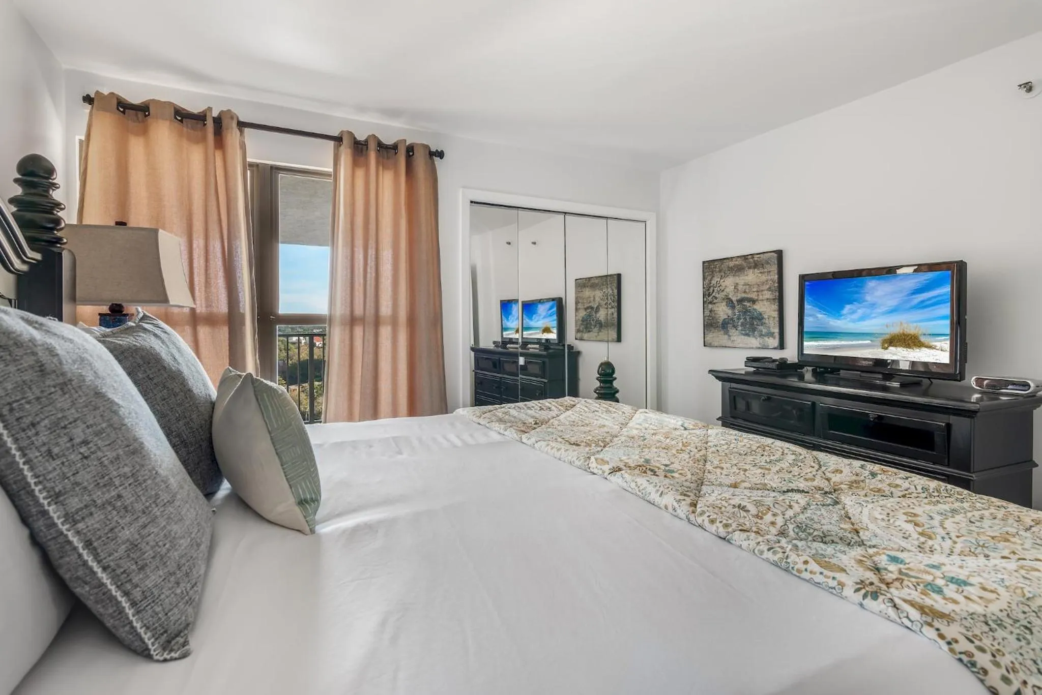 Bed in Beachside Two 4348