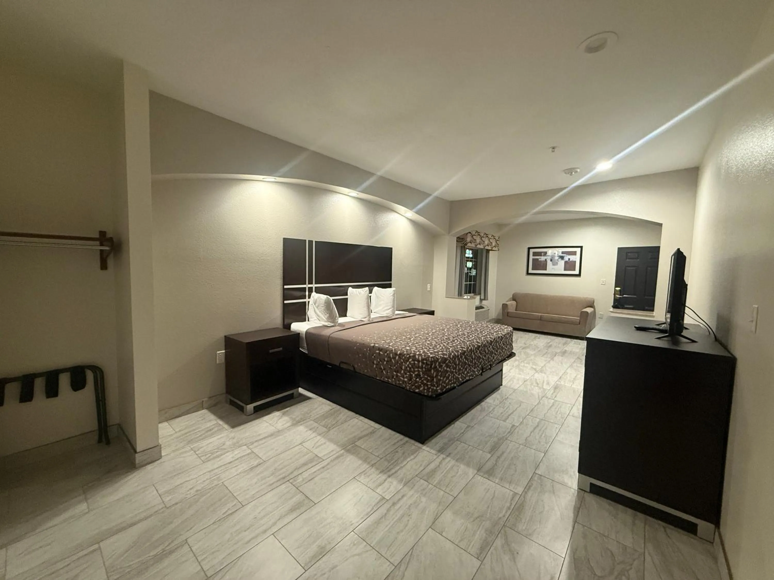 Bed in Regency Inn & Suites - Baytown