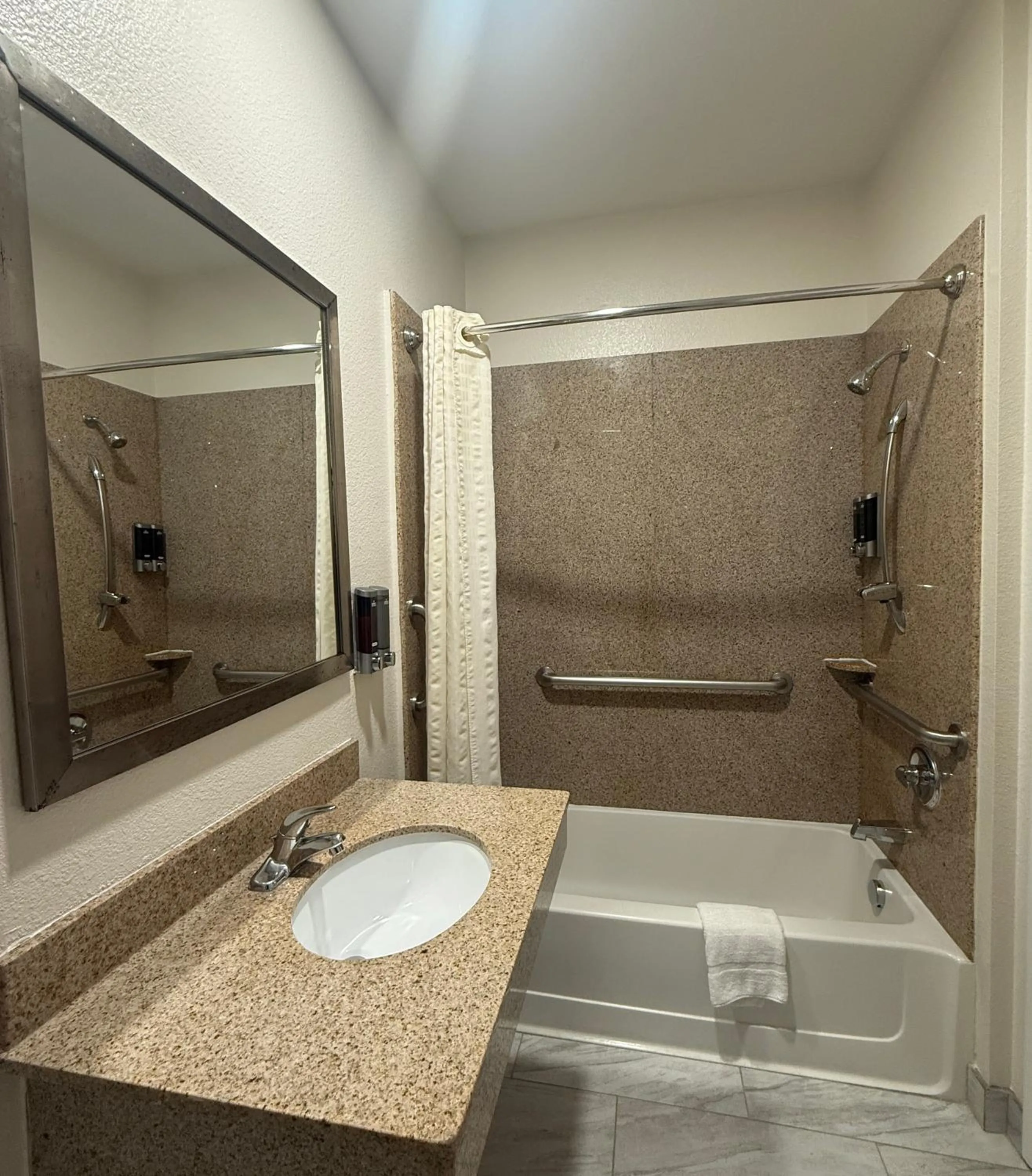 Regency Inn & Suites - Baytown