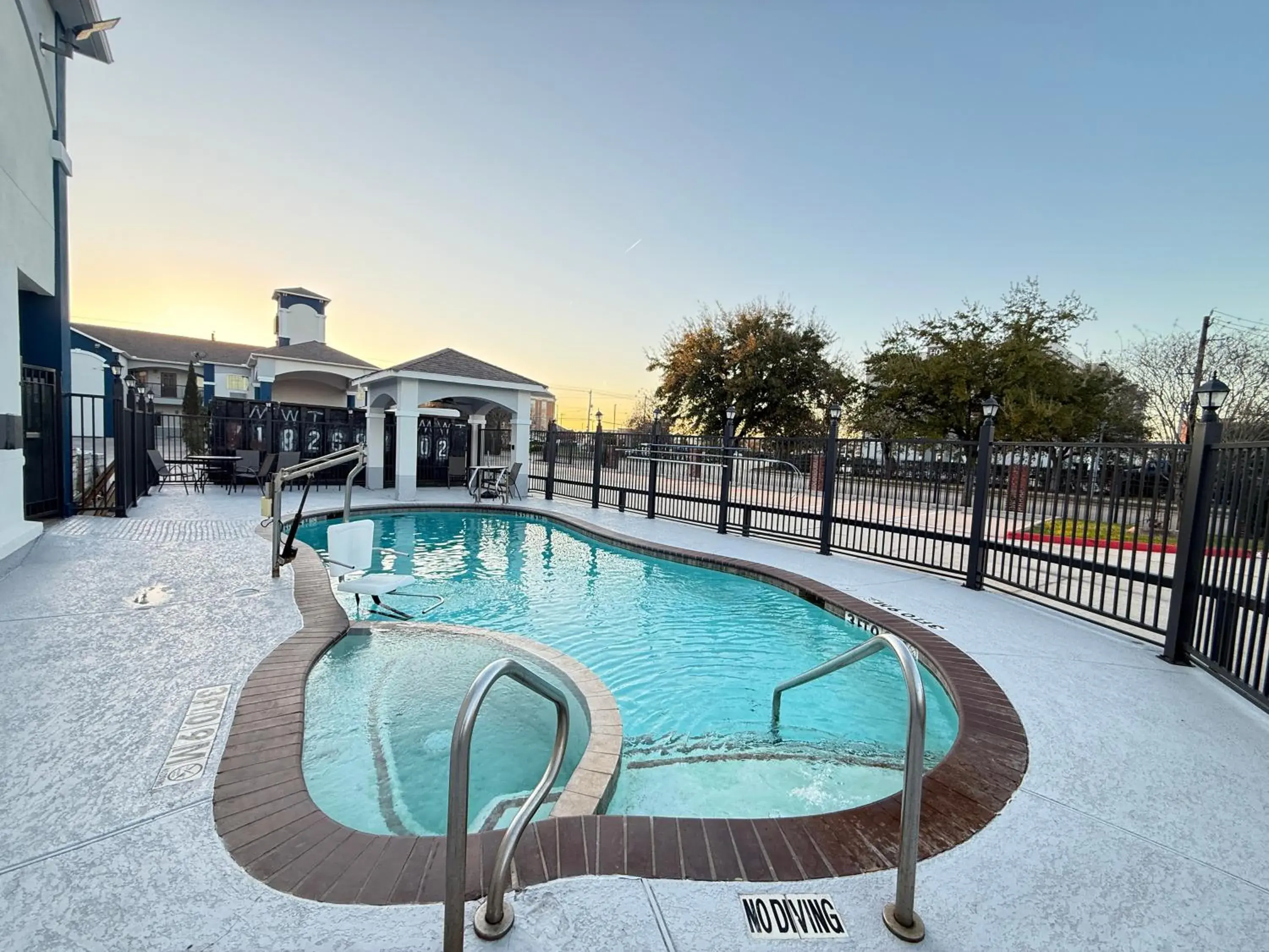 Swimming pool in Regency Inn & Suites - Baytown Swimming pool in Regency Inn & Suites - Baytown
