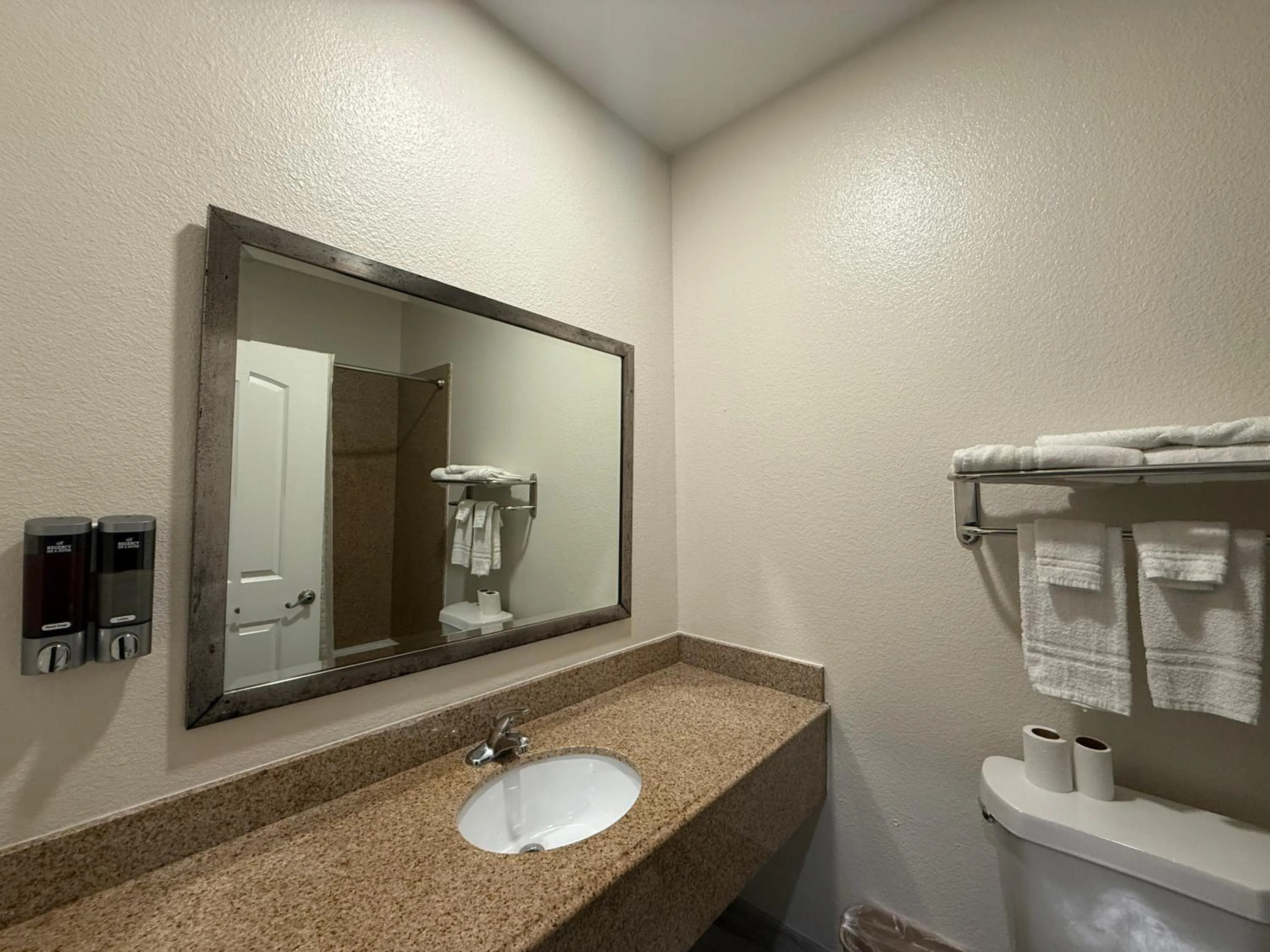 Regency Inn & Suites - Baytown