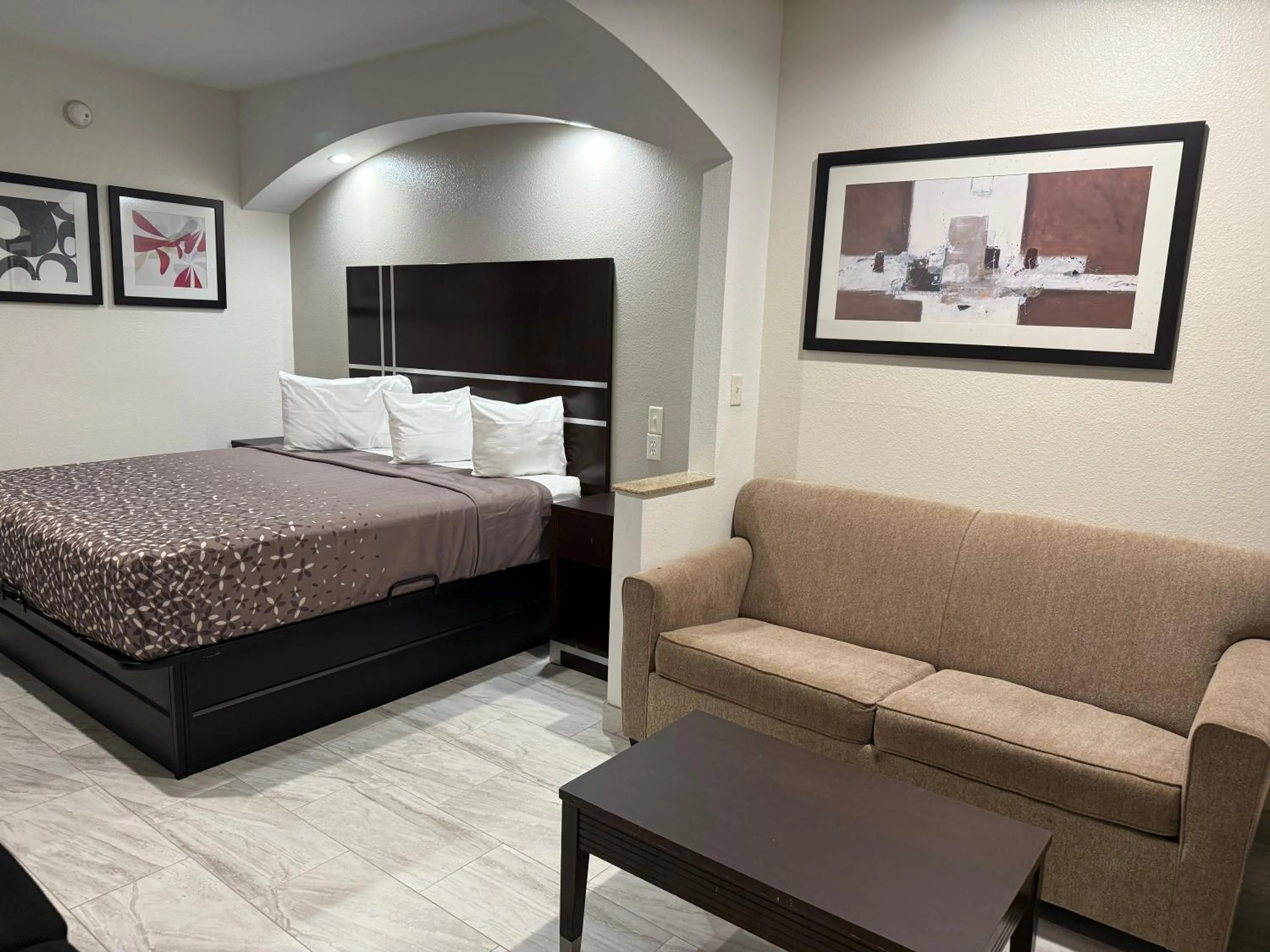 Bed in Regency Inn & Suites - Baytown