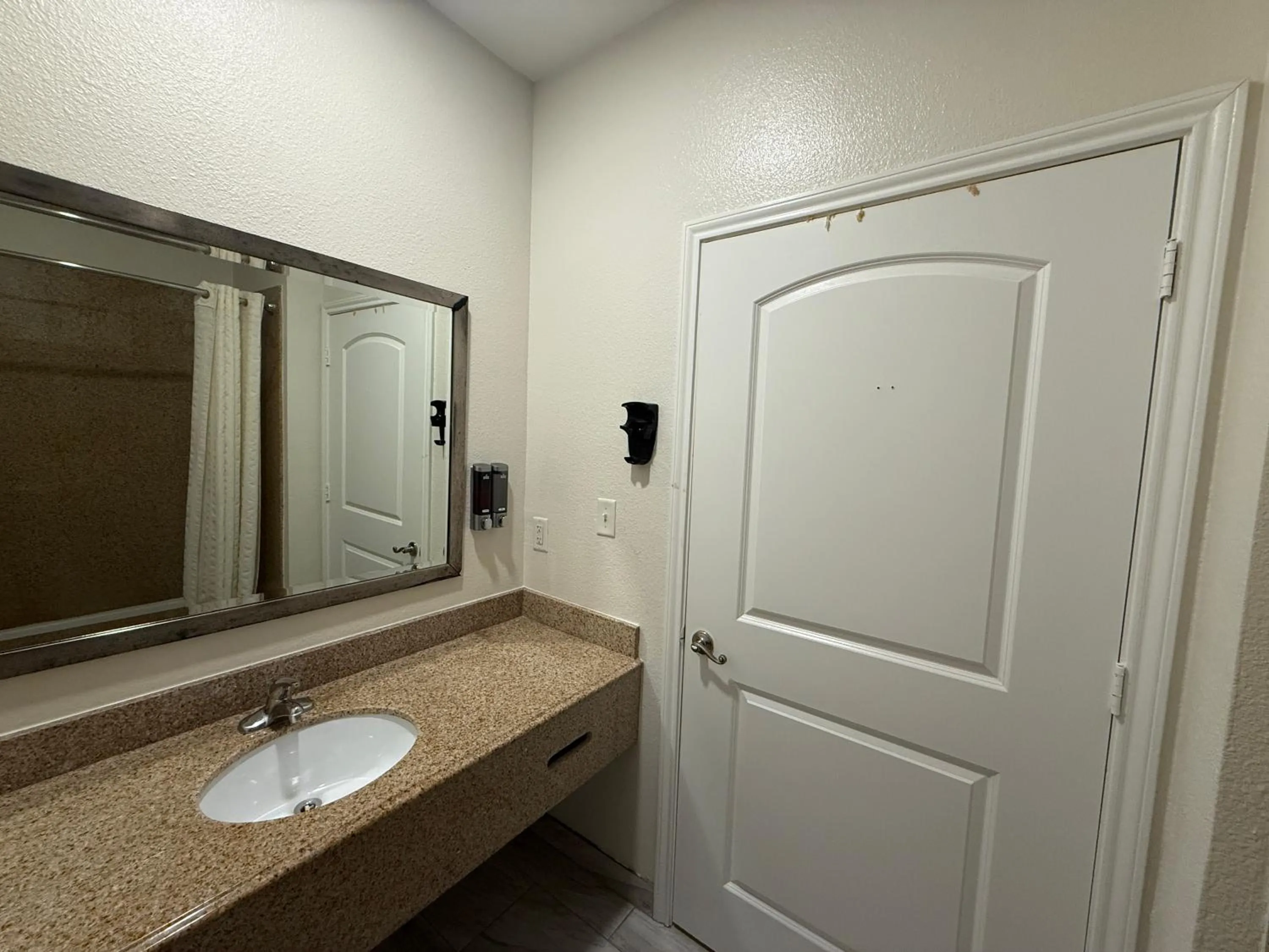 Regency Inn & Suites - Baytown