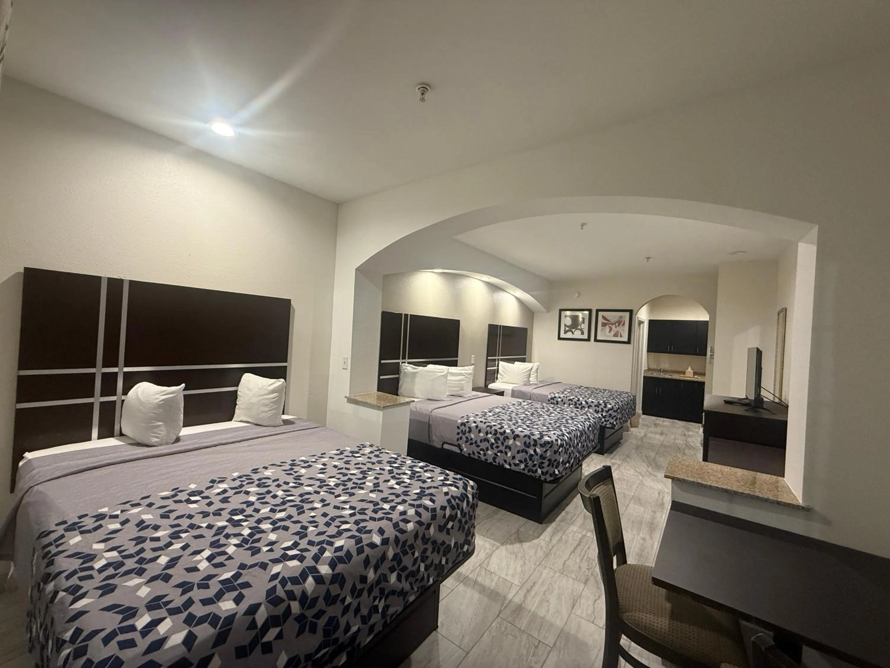 Bed in Regency Inn & Suites - Baytown