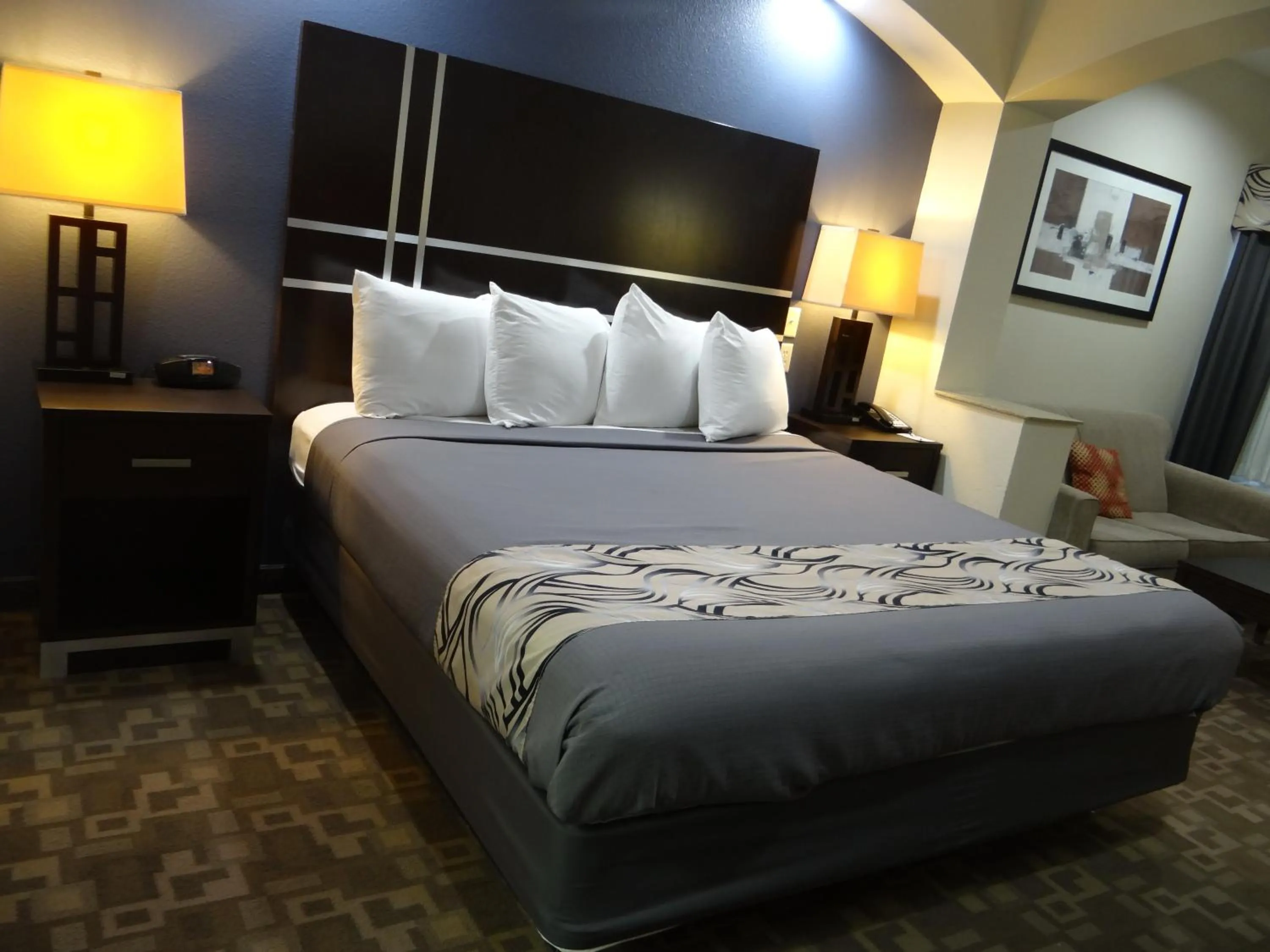 Bed in Regency Inn & Suites - Baytown