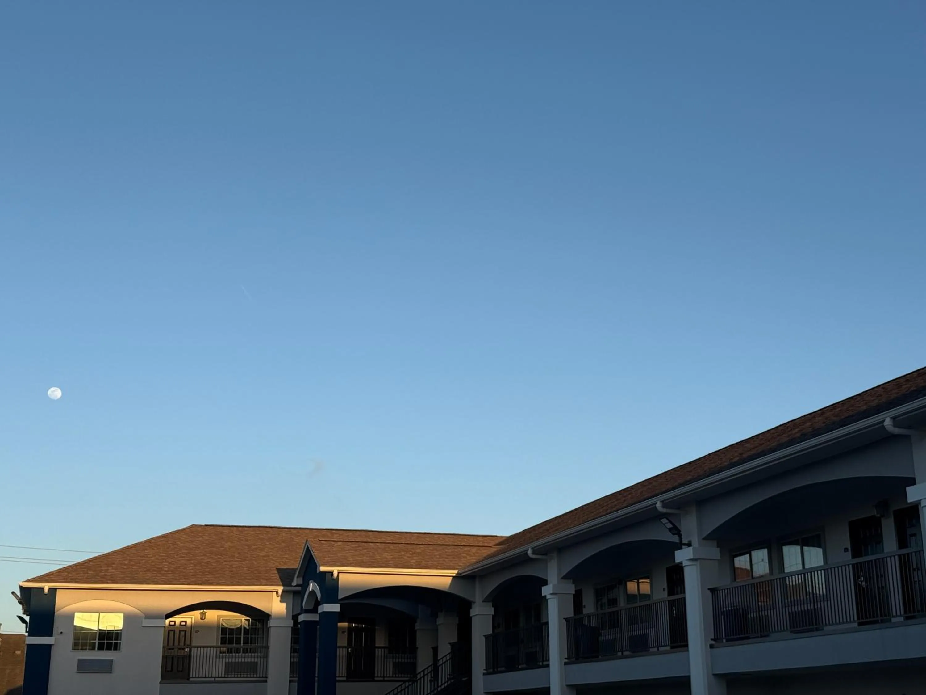 Property building in Regency Inn & Suites - Baytown