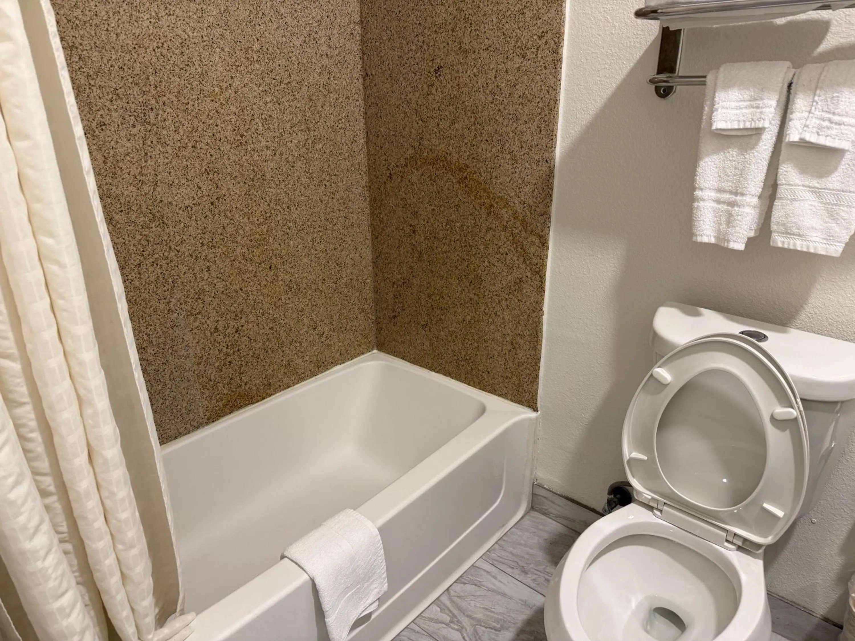 Regency Inn & Suites - Baytown