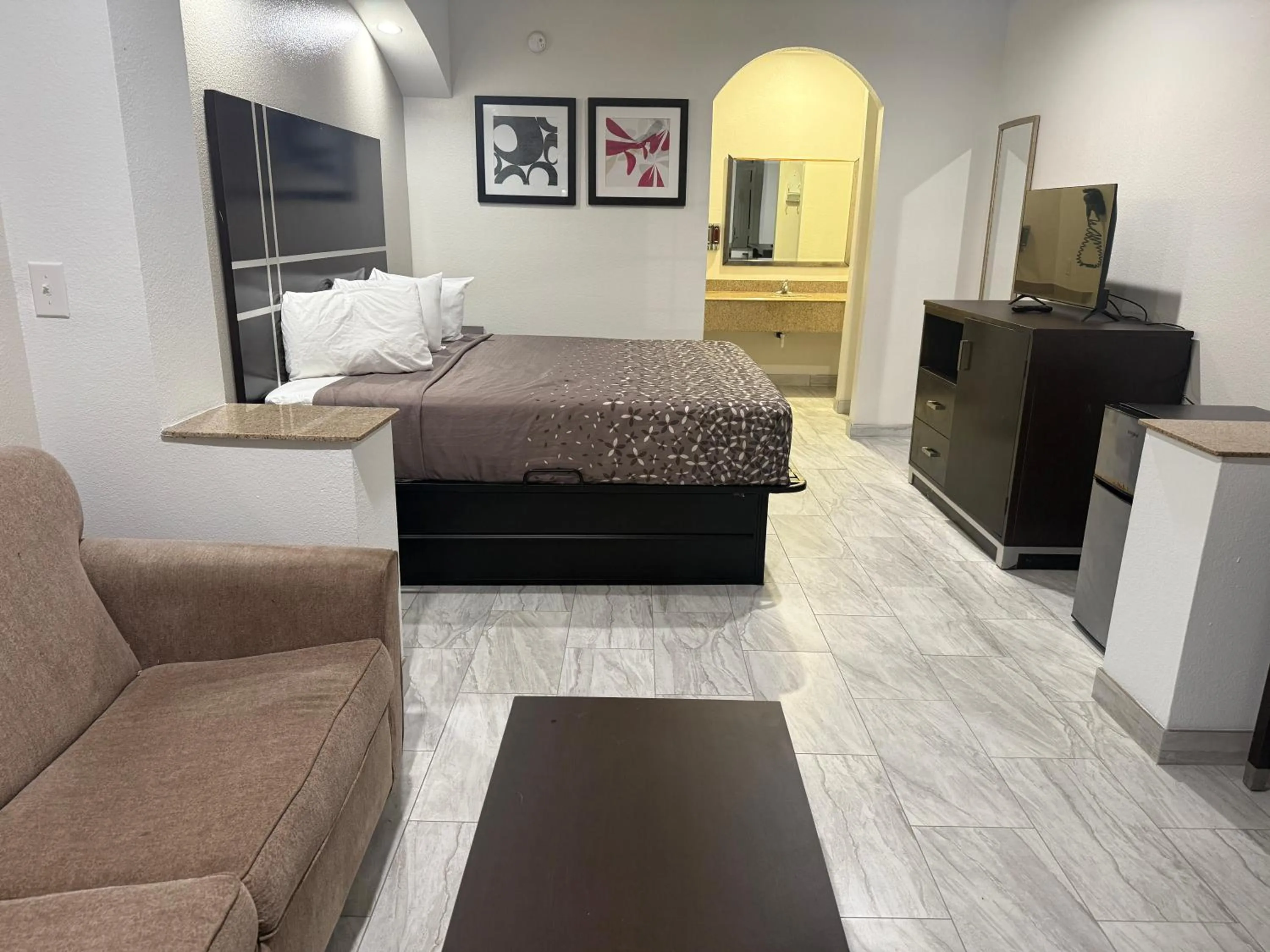 Bed in Regency Inn & Suites - Baytown