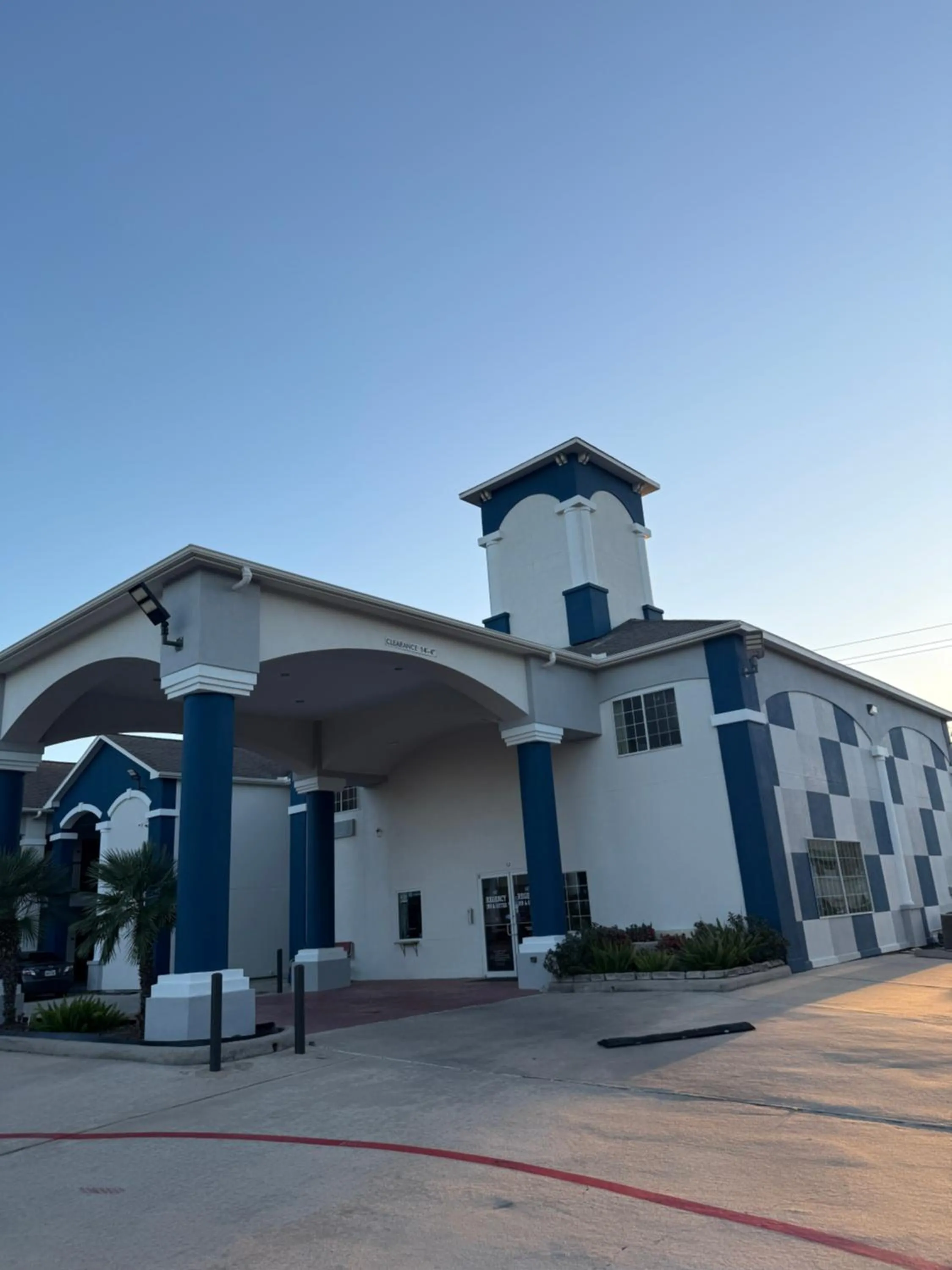 Regency Inn & Suites - Baytown