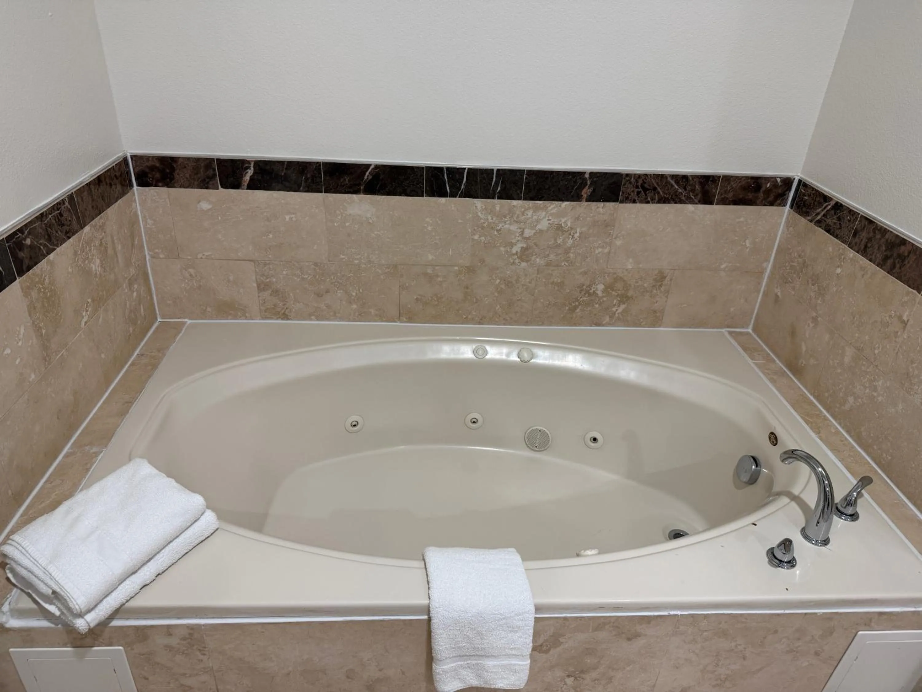 Regency Inn & Suites - Baytown