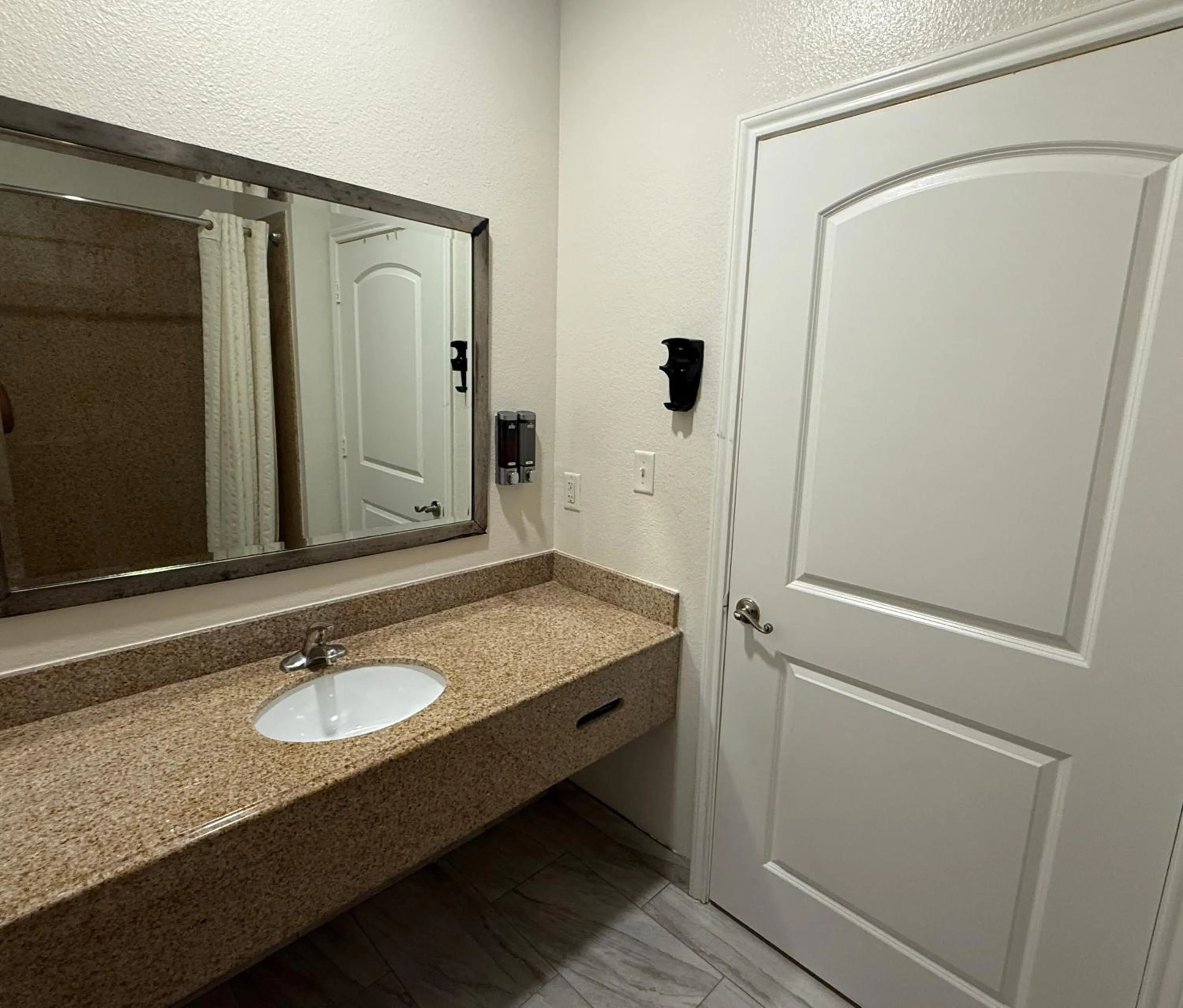 Regency Inn & Suites - Baytown