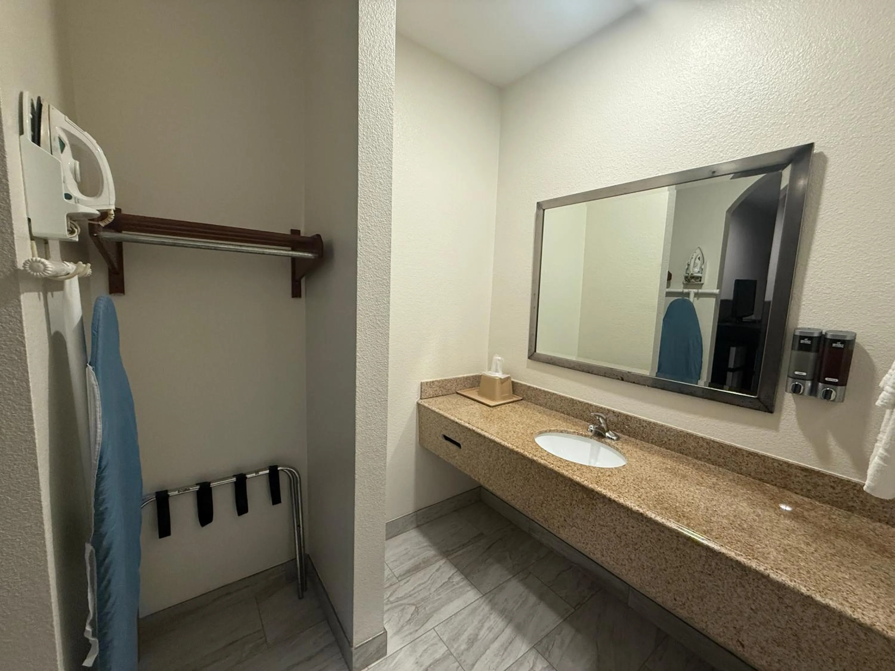 Regency Inn & Suites - Baytown