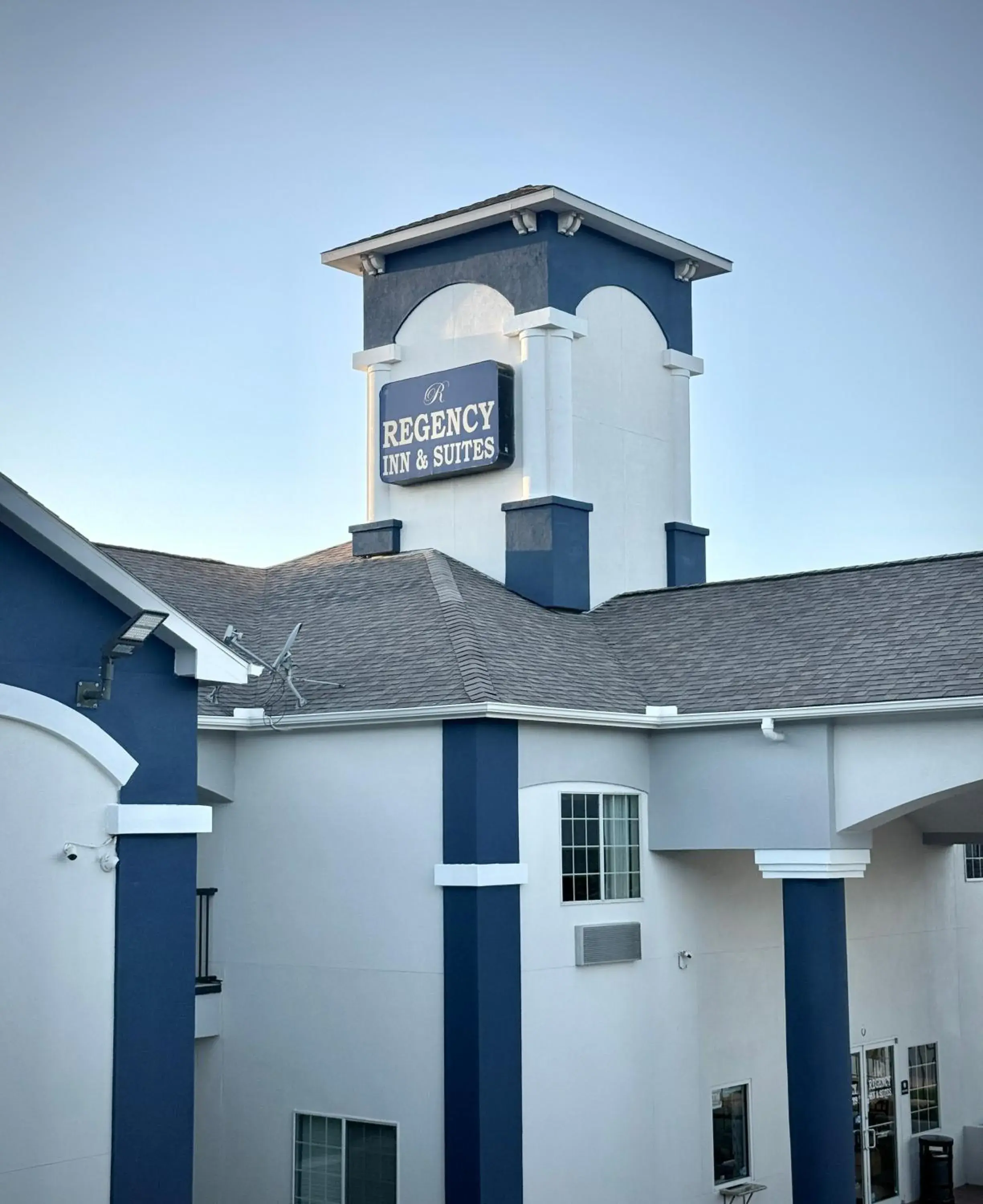 Property building in Regency Inn & Suites - Baytown Property building in Regency Inn & Suites - Baytown