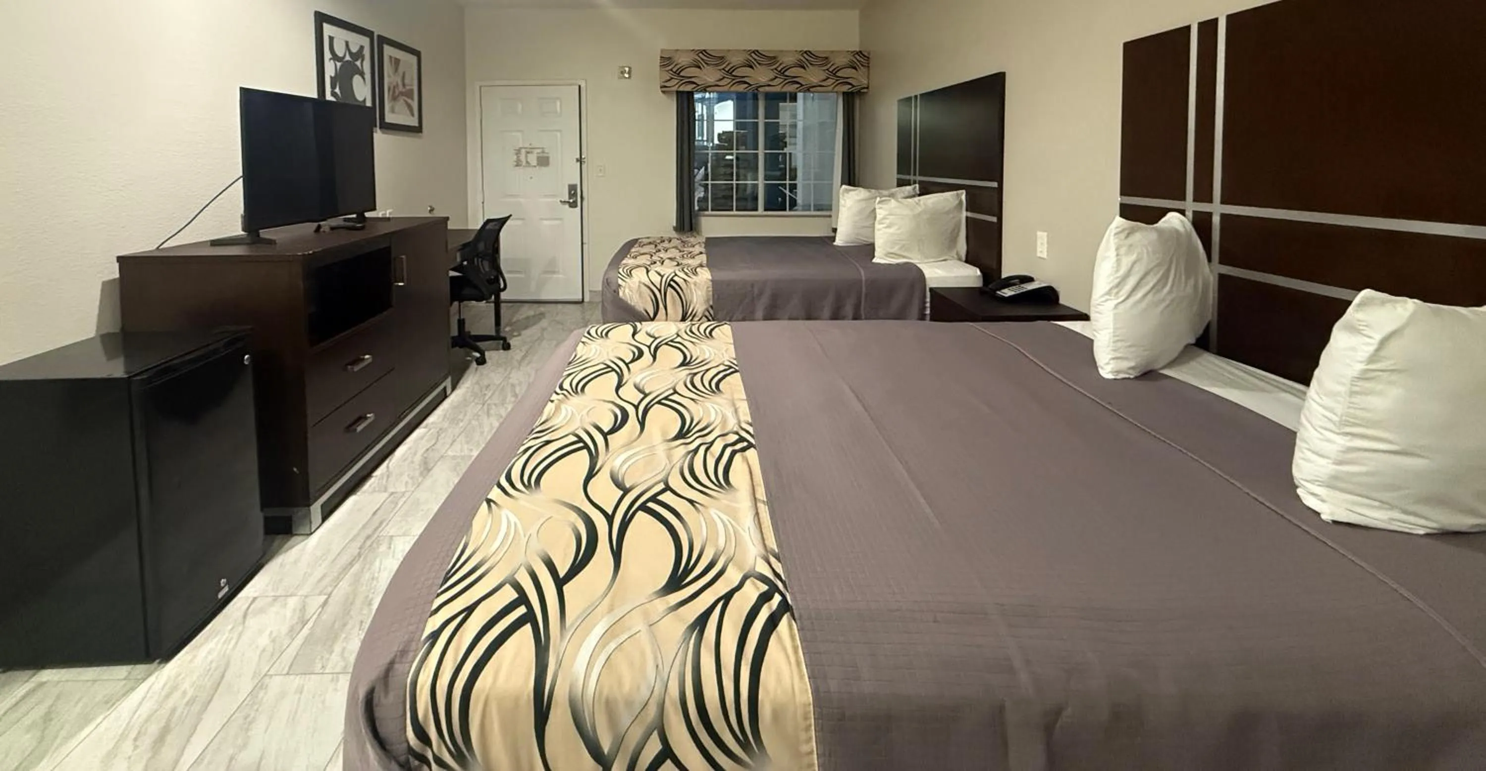 Bed in Regency Inn & Suites - Baytown