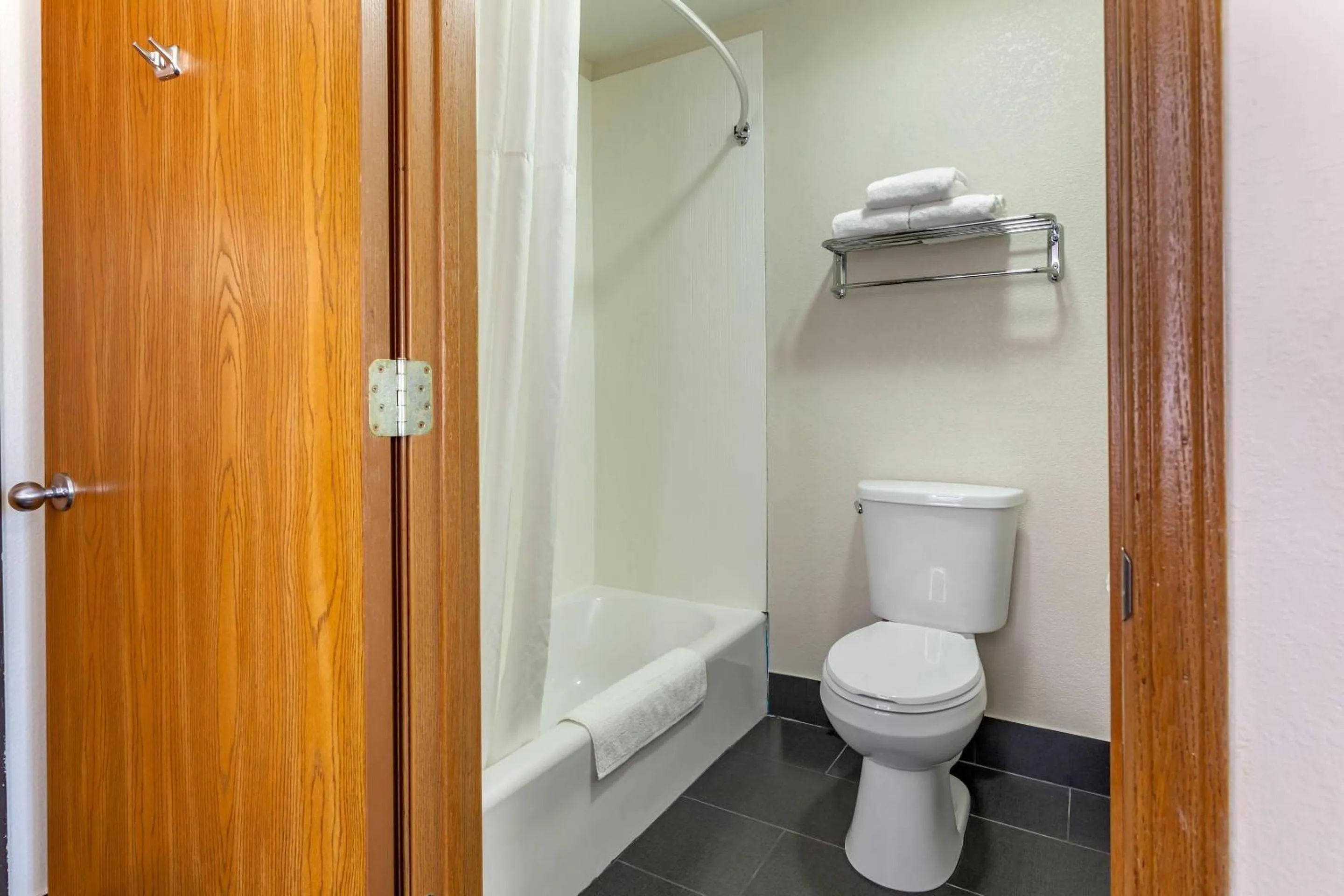 Bedroom in Quality Inn New London