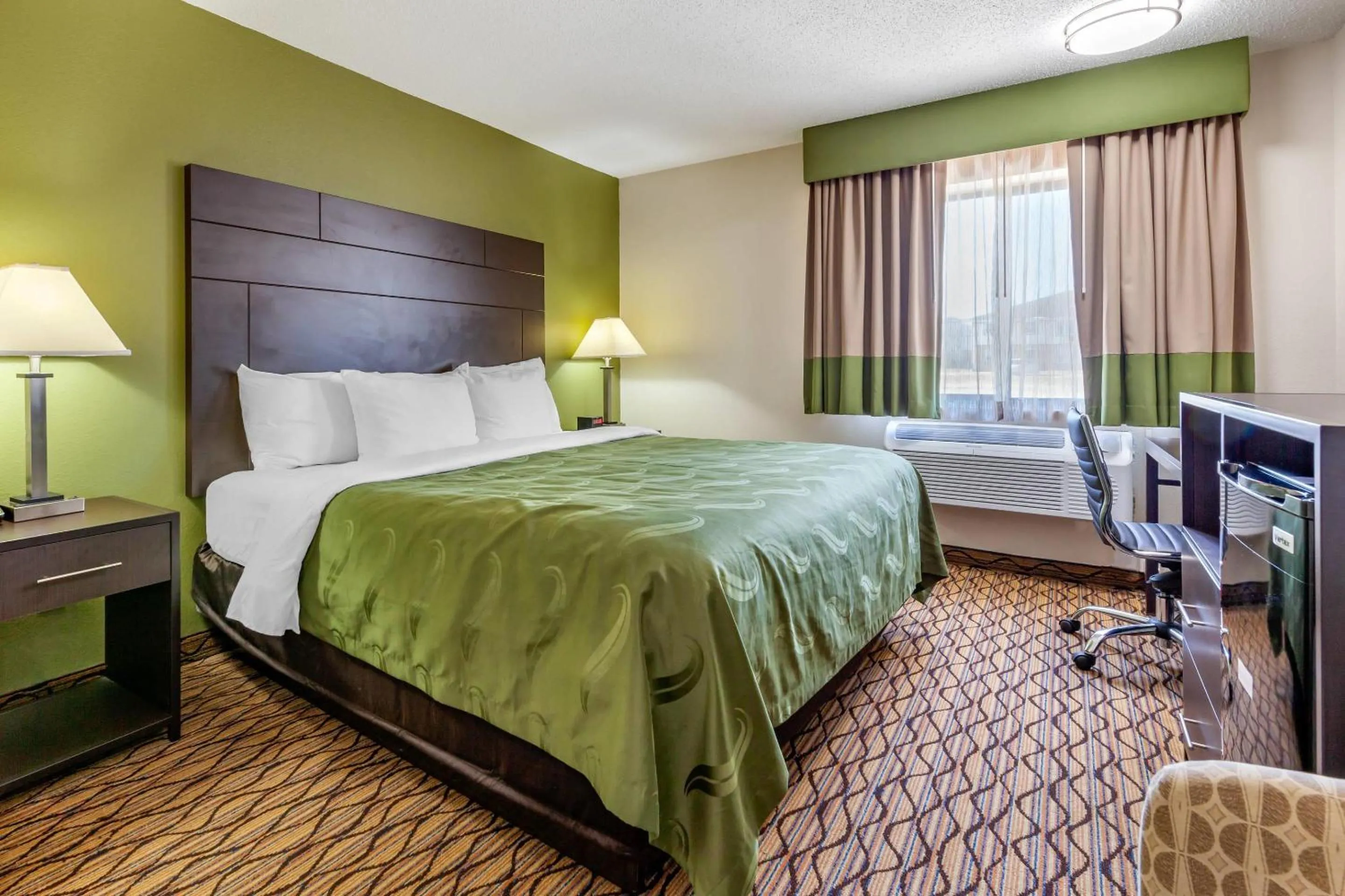 Bedroom, Bed in Quality Inn New London