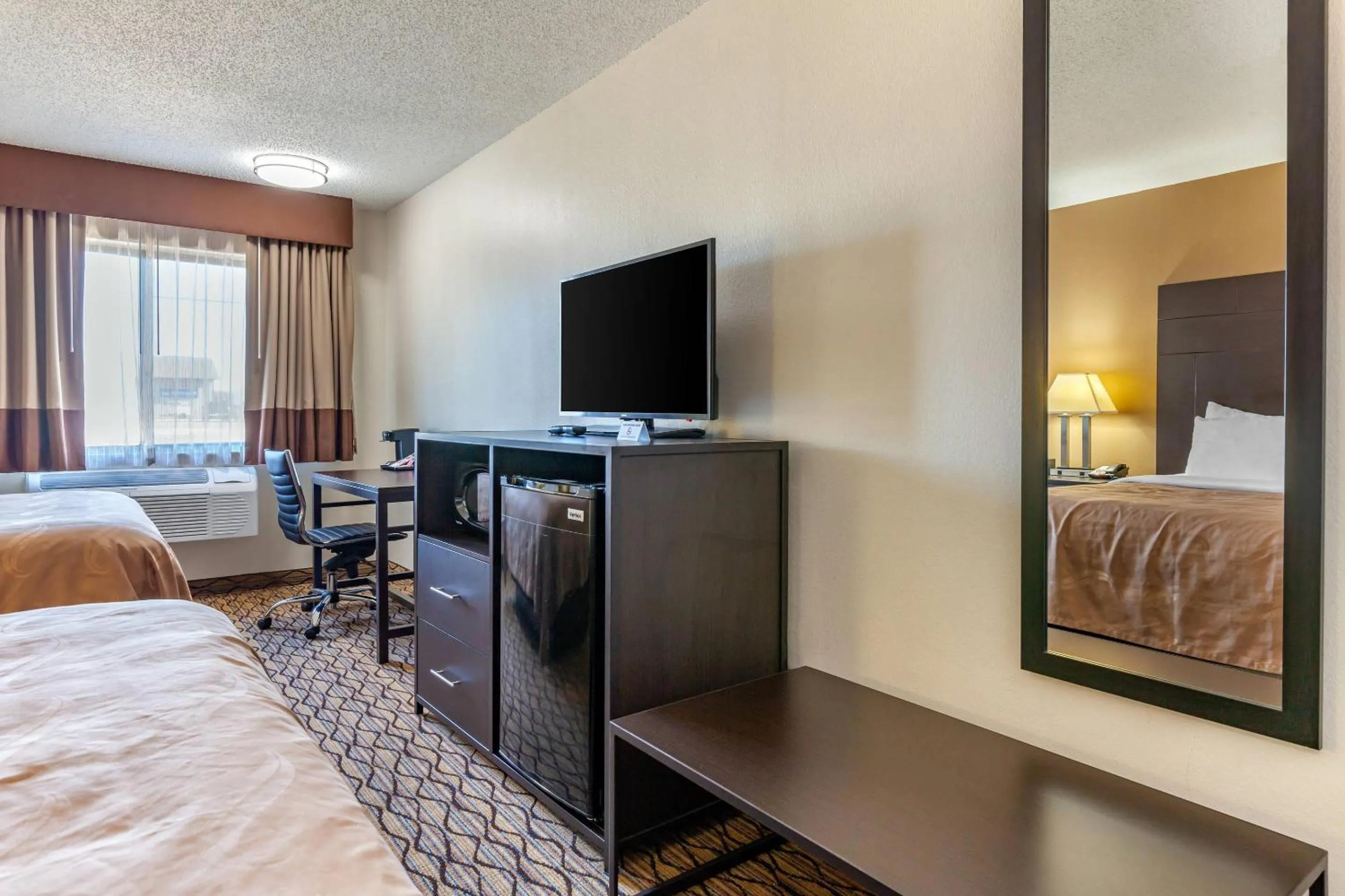 Bedroom, Bed in Quality Inn New London