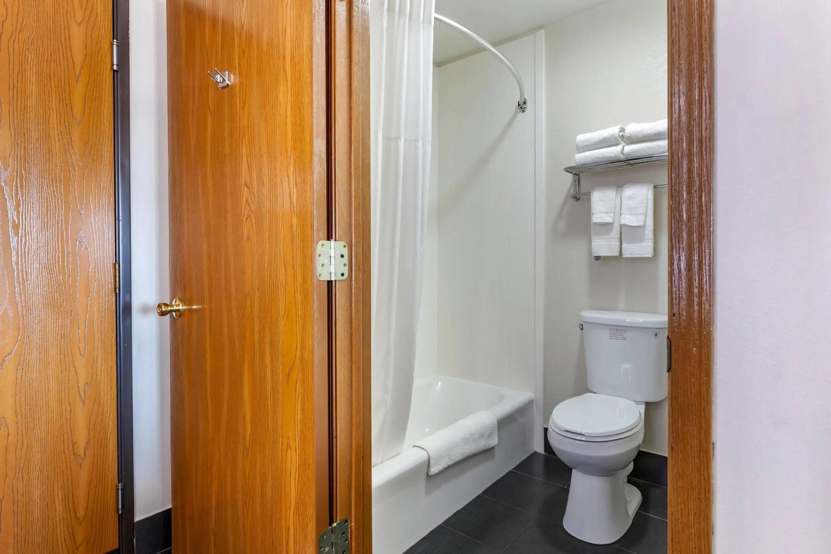 Bedroom in Quality Inn New London