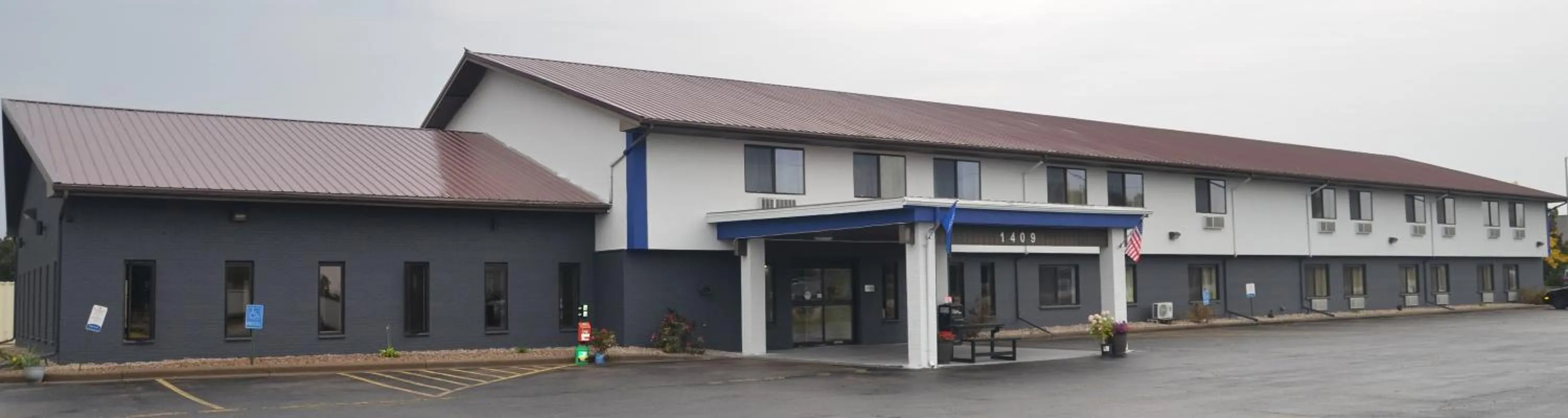 Property building in Quality Inn New London