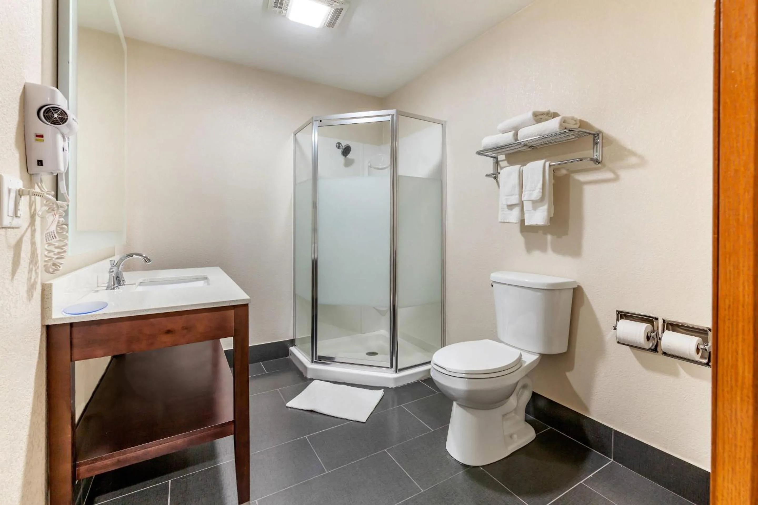 Bedroom in Quality Inn New London