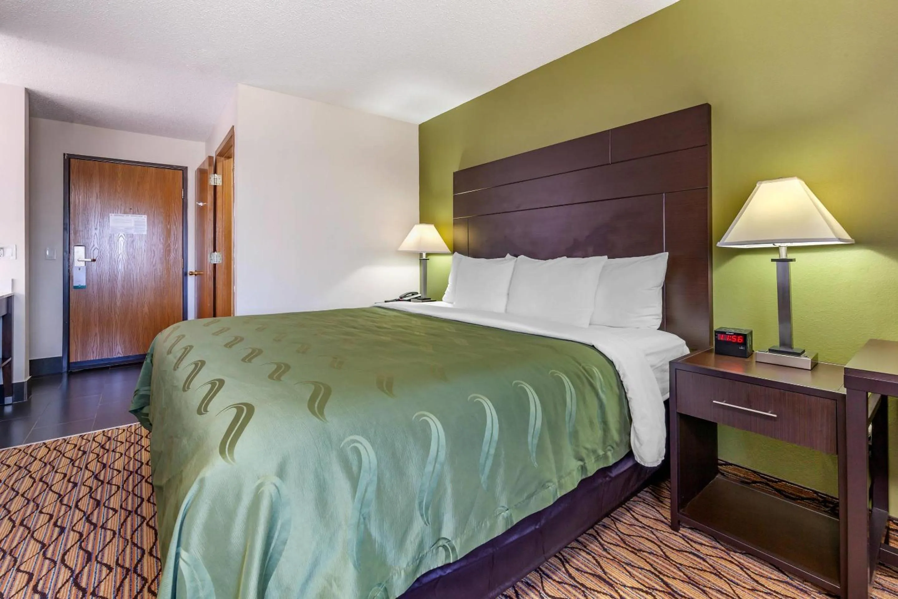 Bedroom, Bed in Quality Inn New London