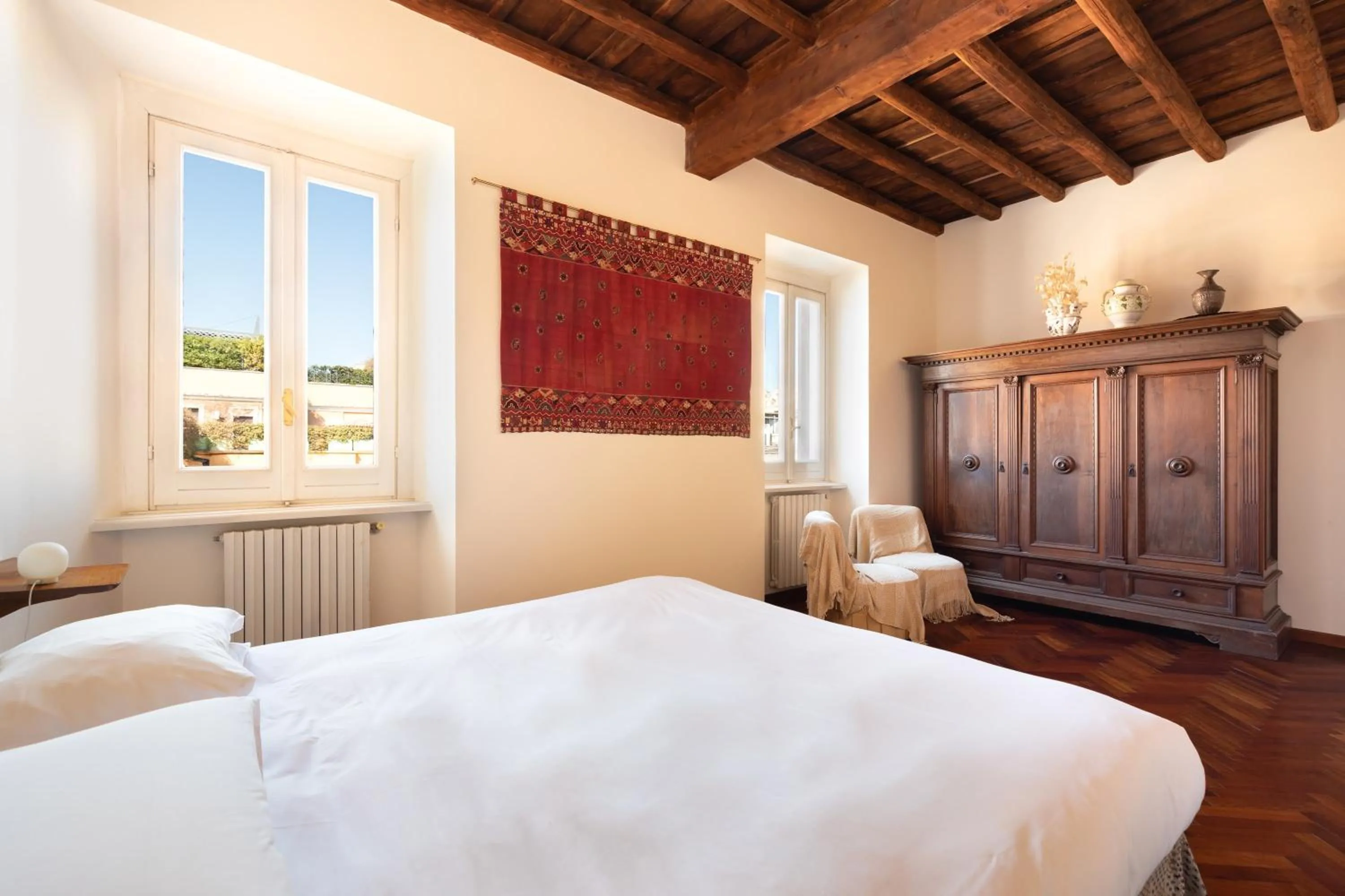 Trevi Comfortable Apartment with Terrace | Romeloft