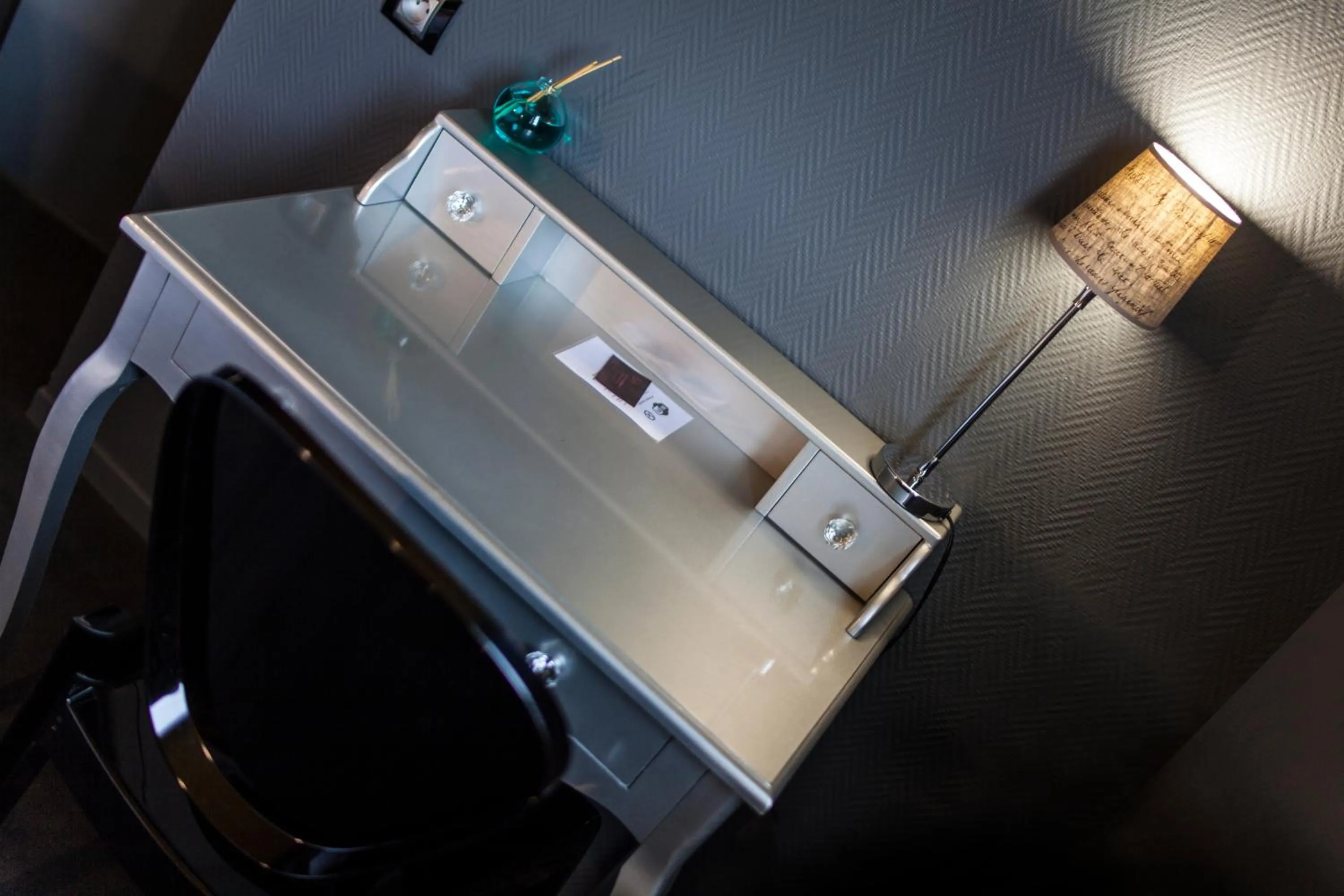 TV and multimedia in Cit'Hotel B Hotel Brasserie